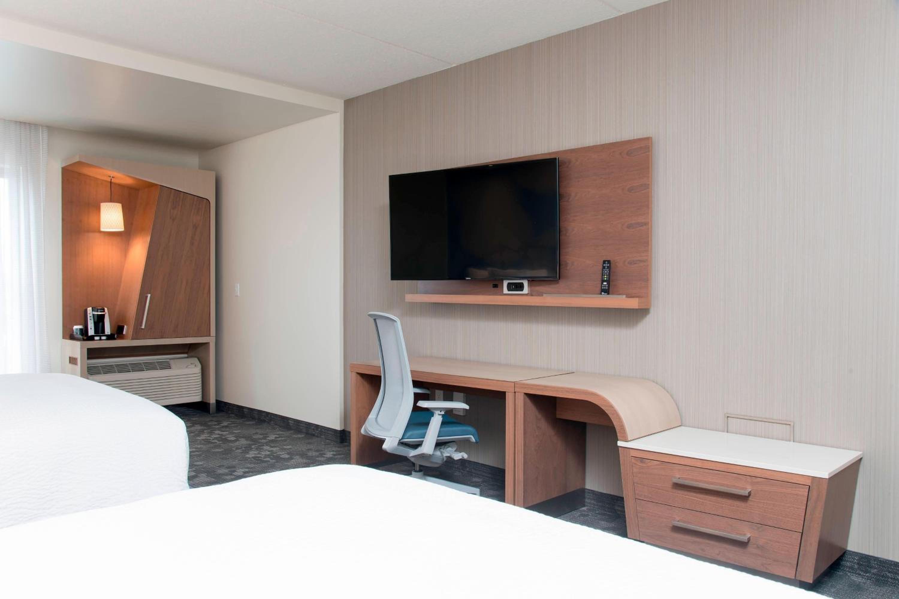 Queen Room with Two Queen Beds and Bathtub - Mobility Access/Hearing Accessible photo 1