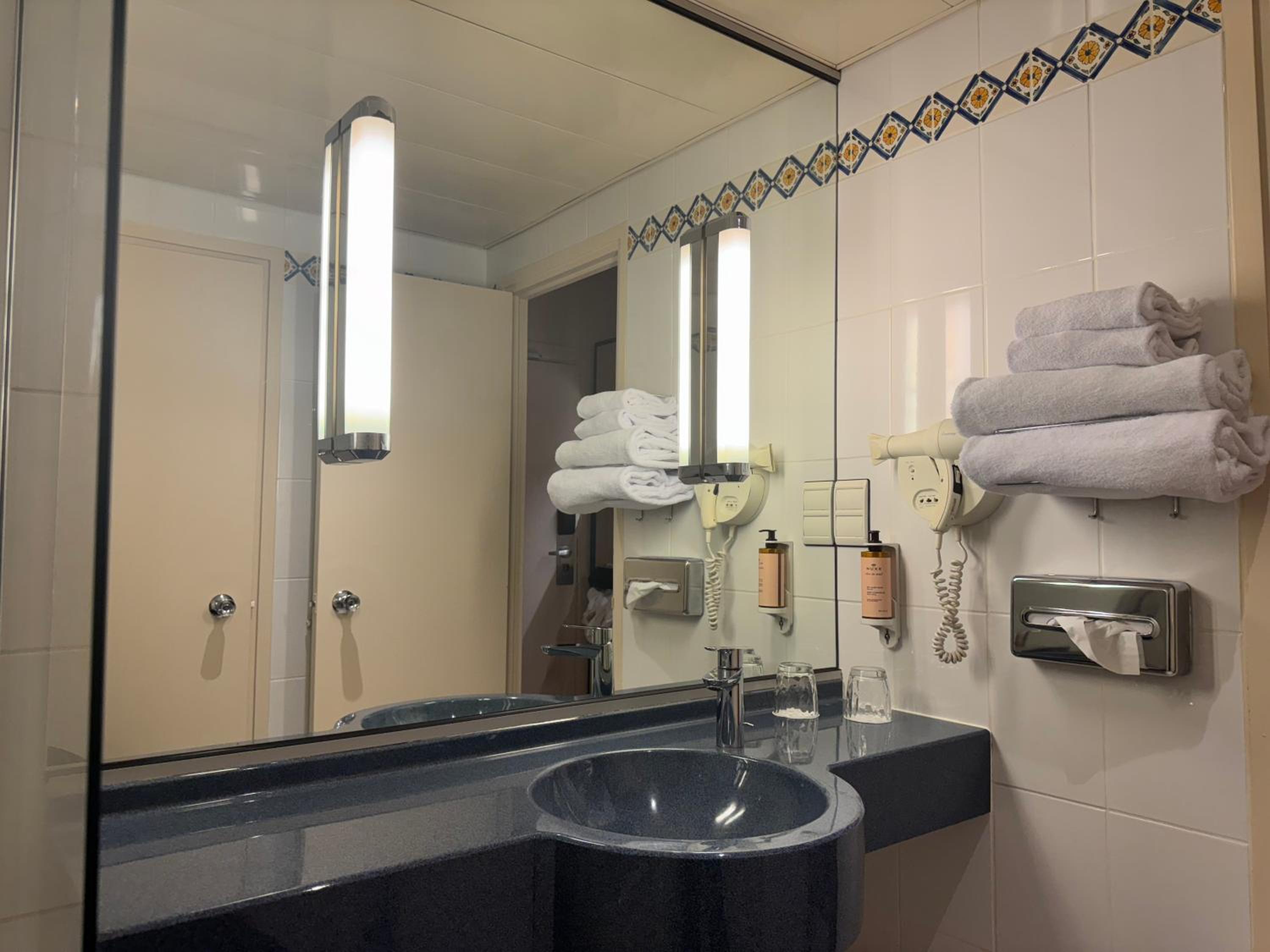 Two Double Room Adjacent