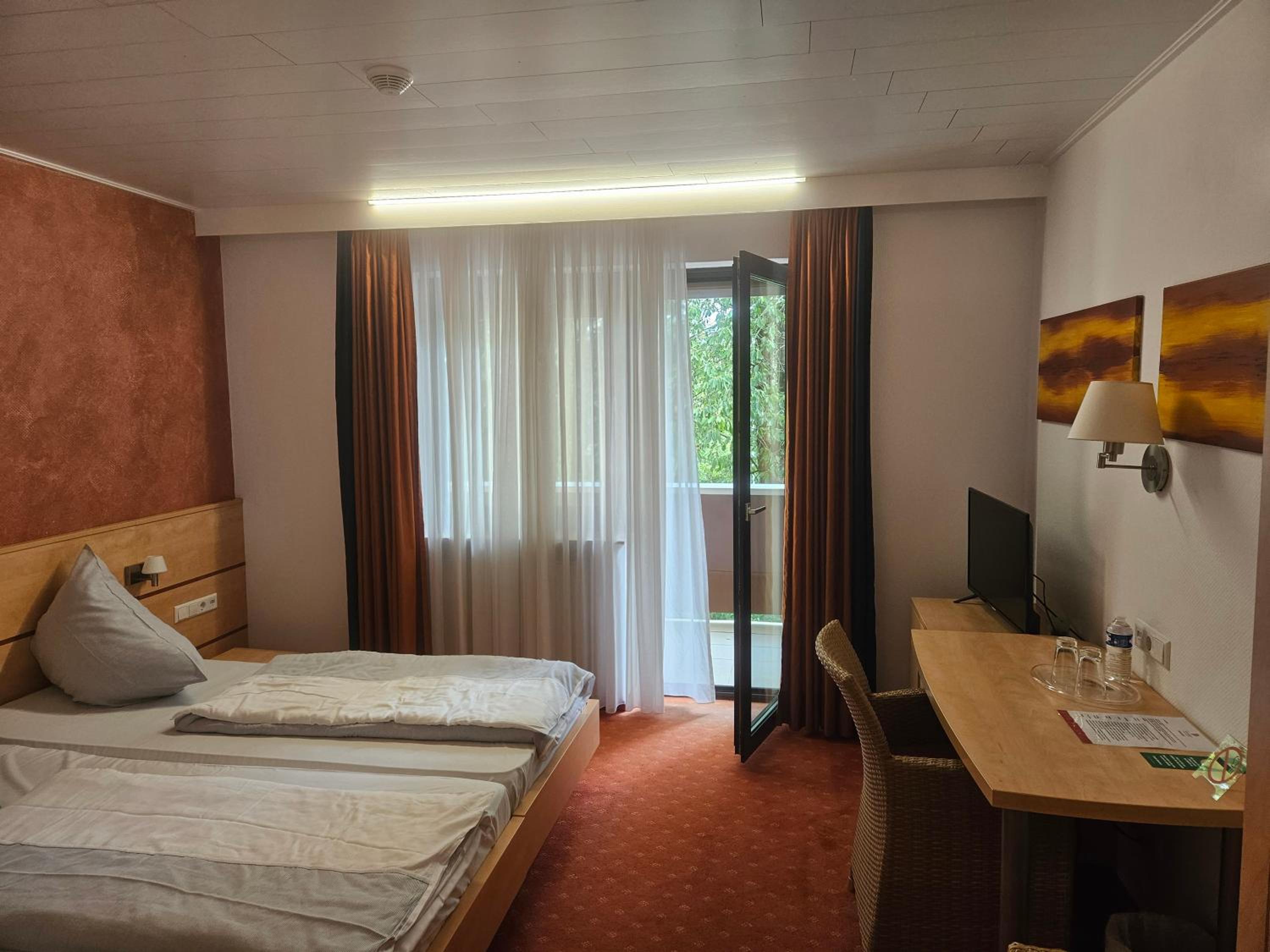 Deluxe Double Room with Balcony photo 3