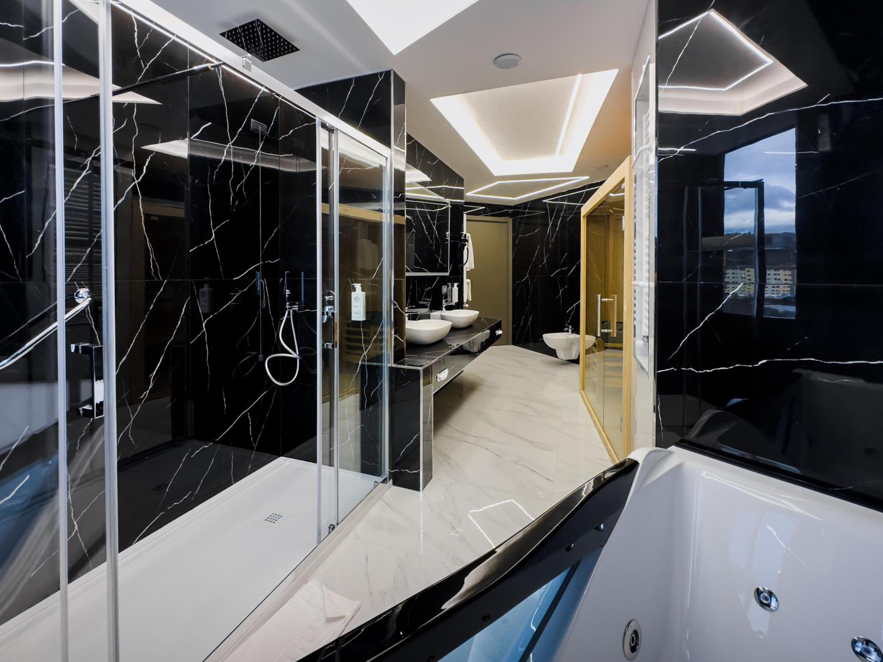 Junior Suite with Sauna - Photo 8