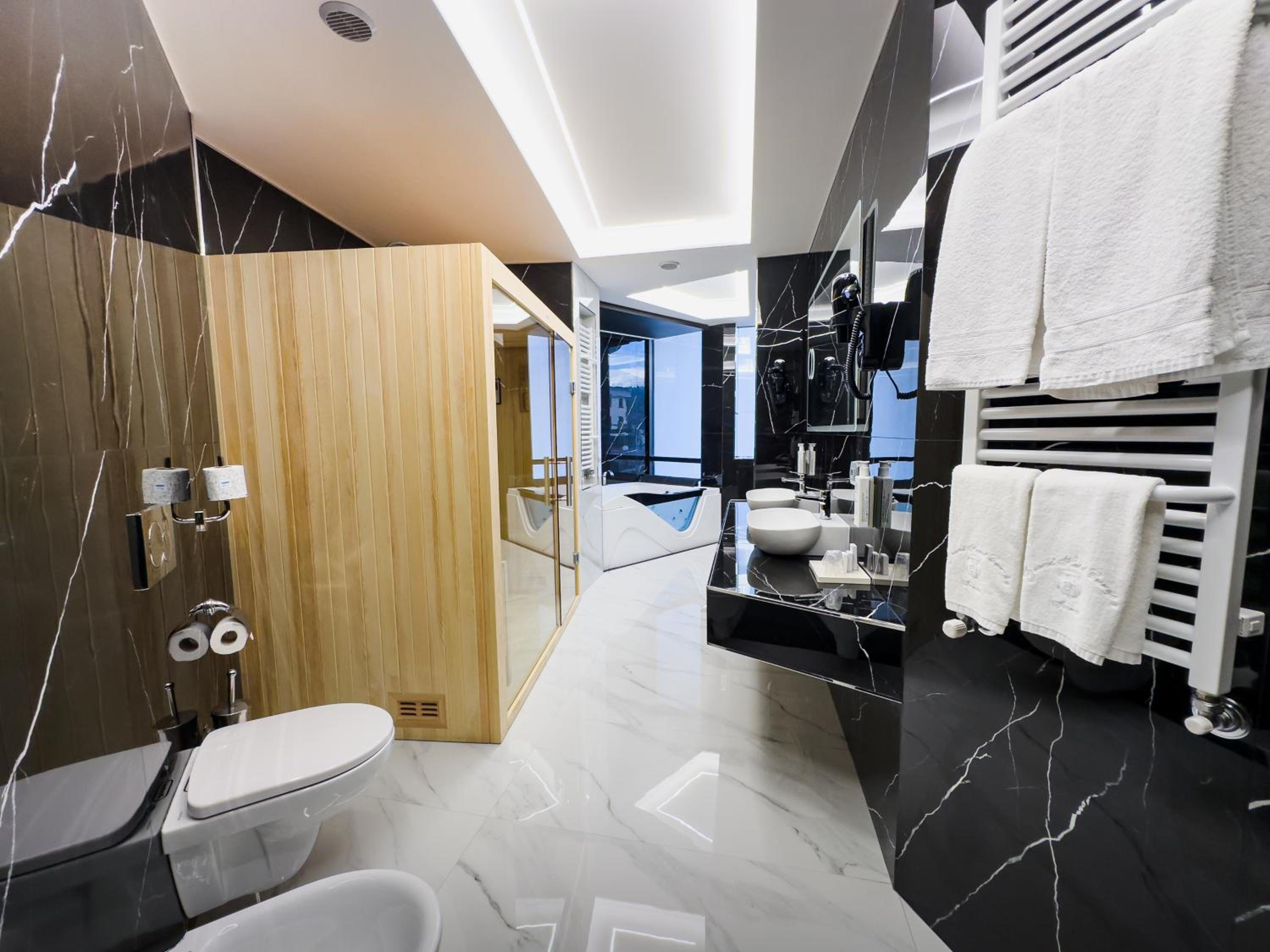 Junior Suite with Sauna - Photo 12