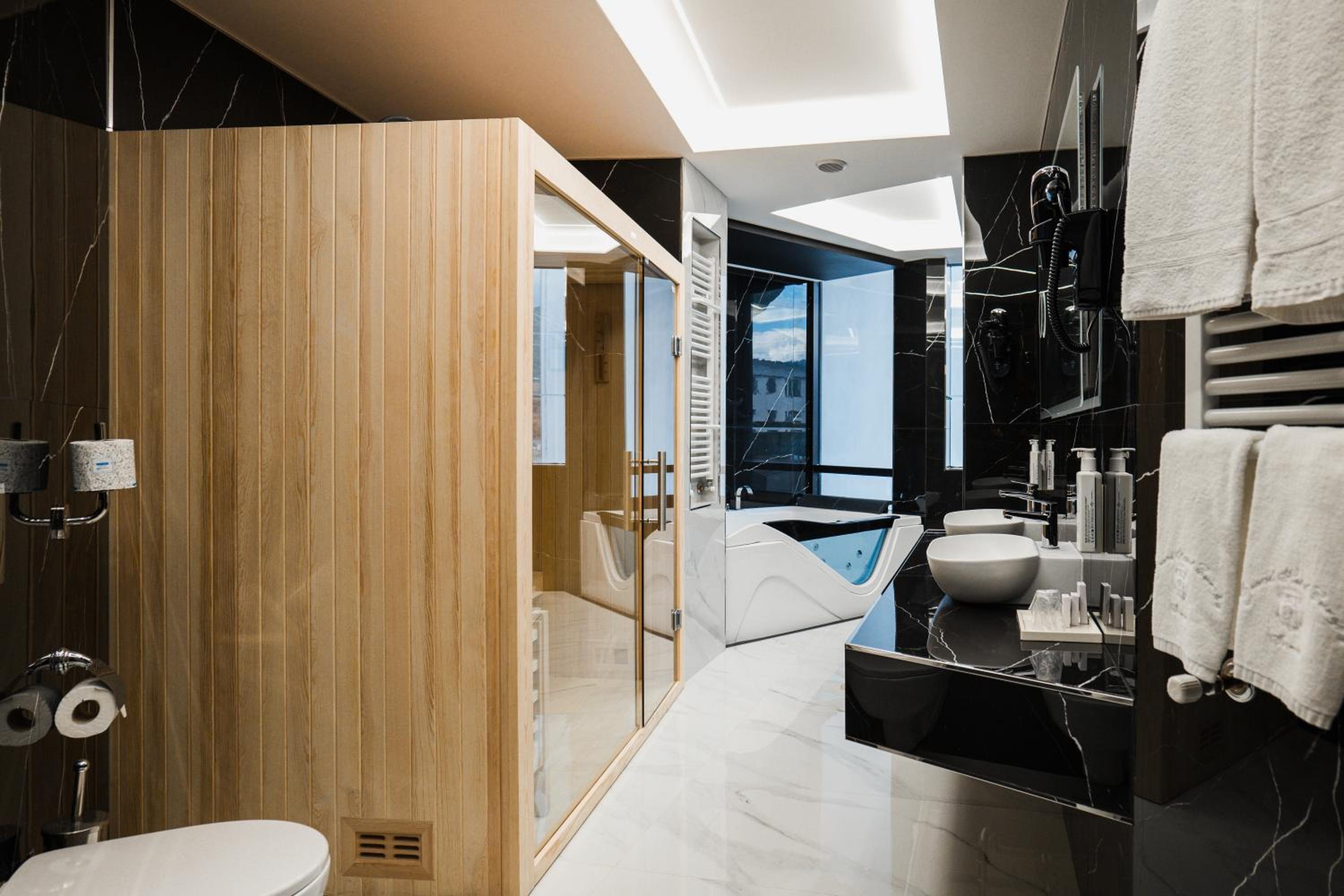 Junior Suite with Sauna - Photo 15