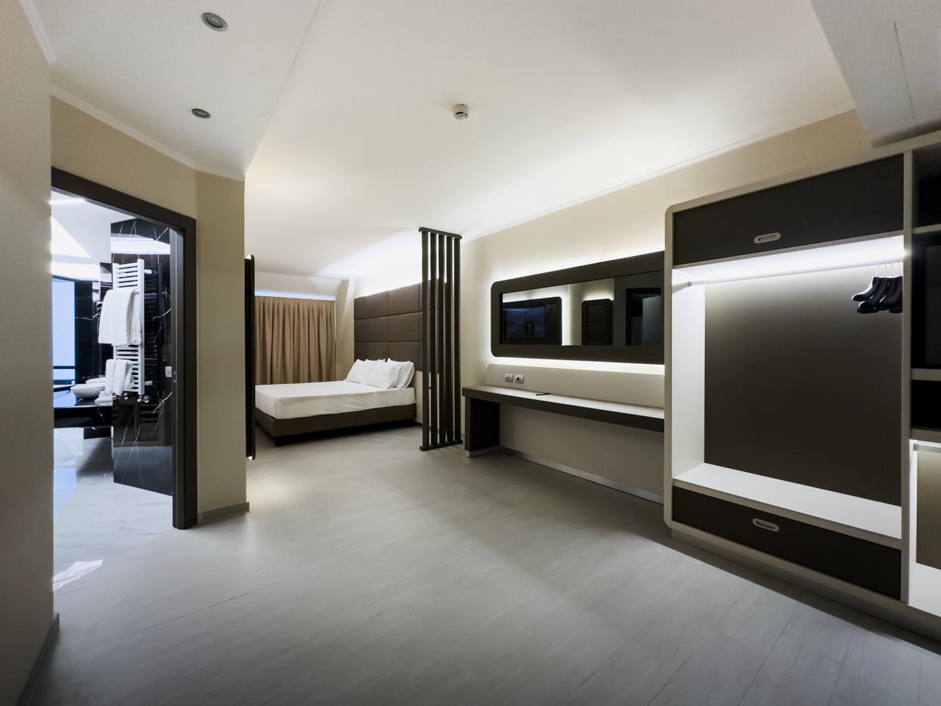 Deluxe Junior Suite - Photo 4