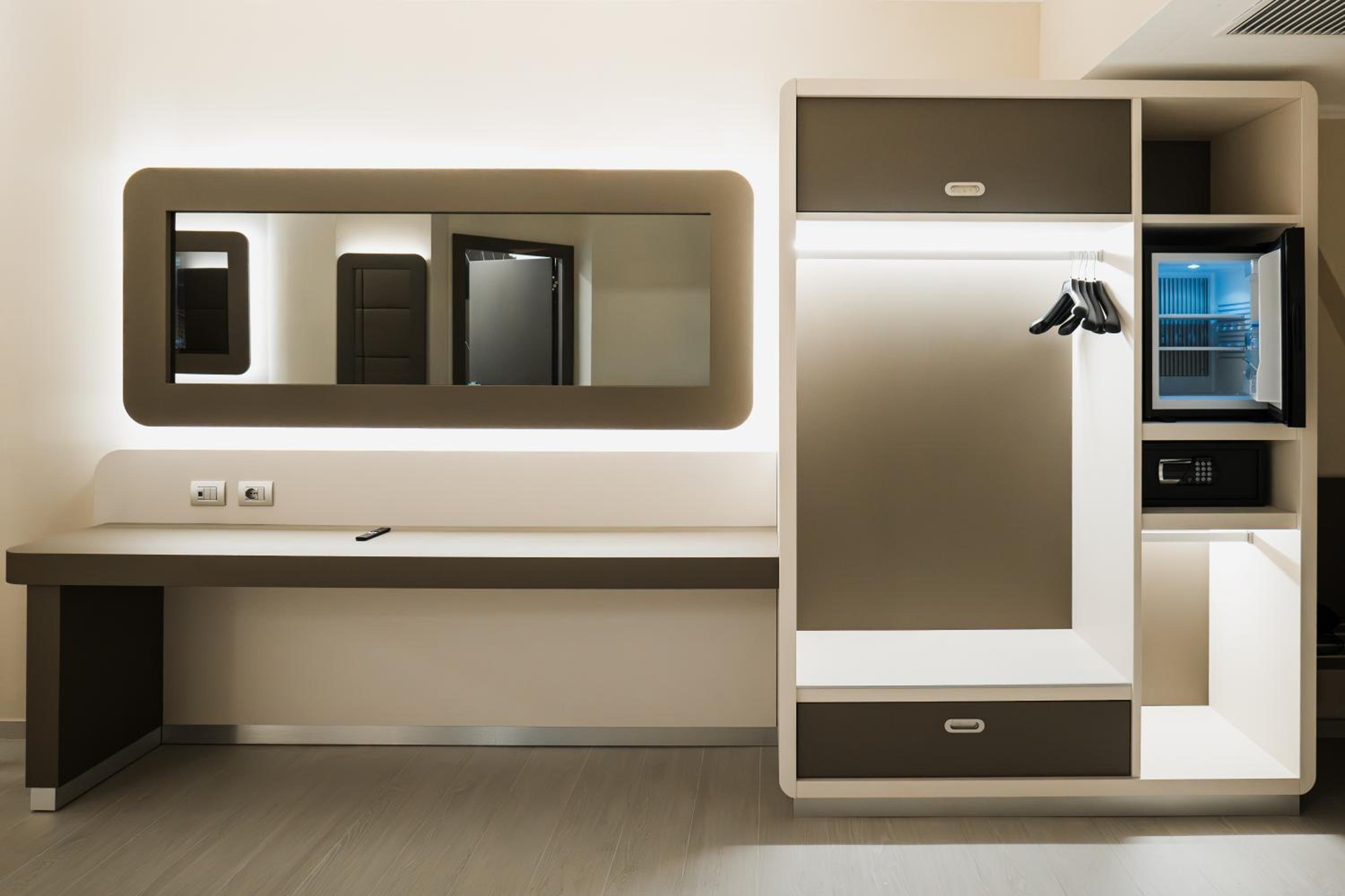 Deluxe Junior Suite - Photo 2