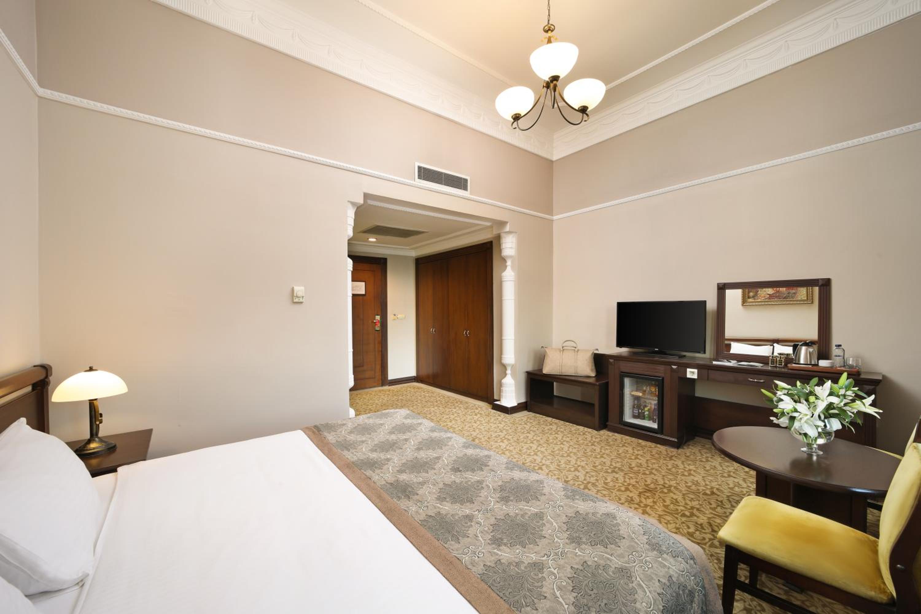 New Year Gala Package - Deluxe Room with City View photo 3