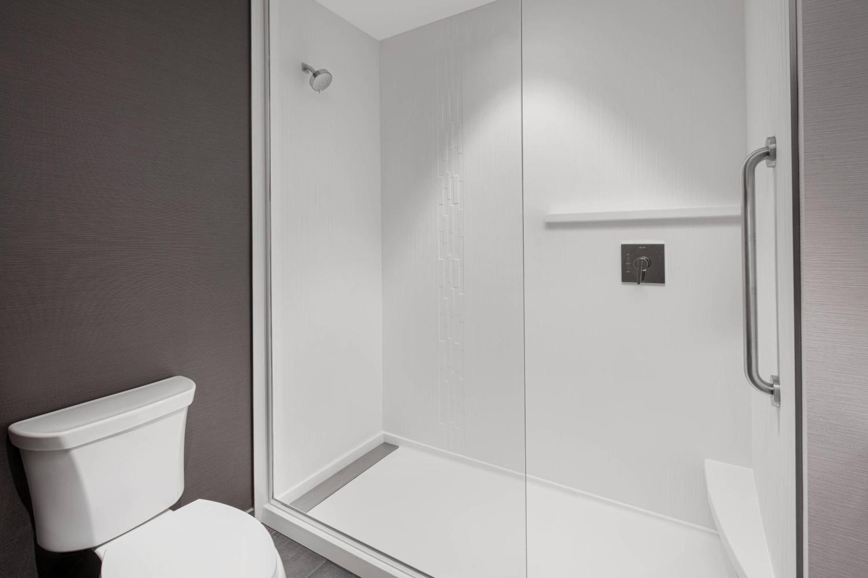 King Room with Sofa Bed and Adapted Tub - Mobility and Hearing Accessible