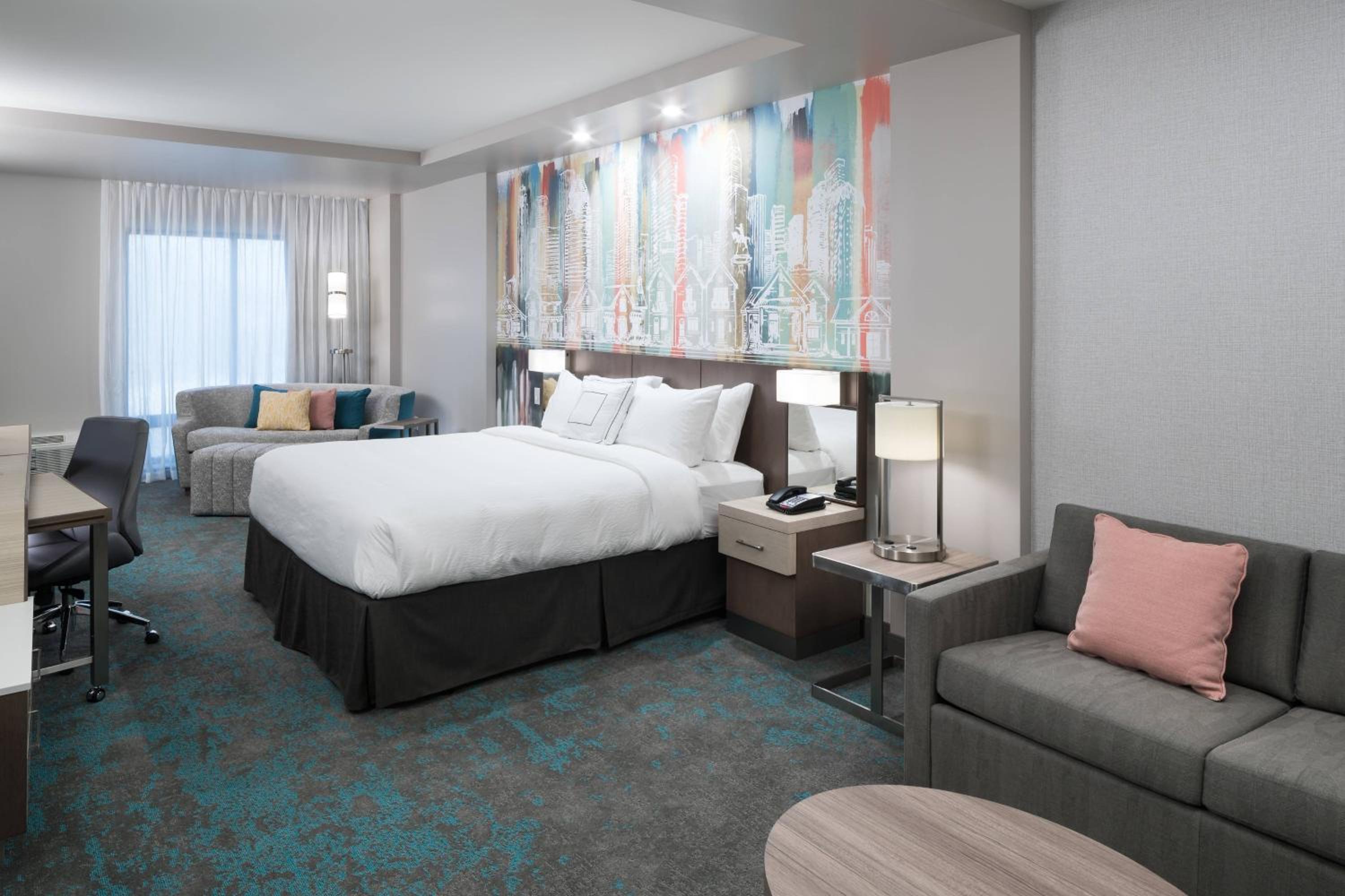 King Suite with Bathtub and Sofa Bed - Mobility Access - Photo 2