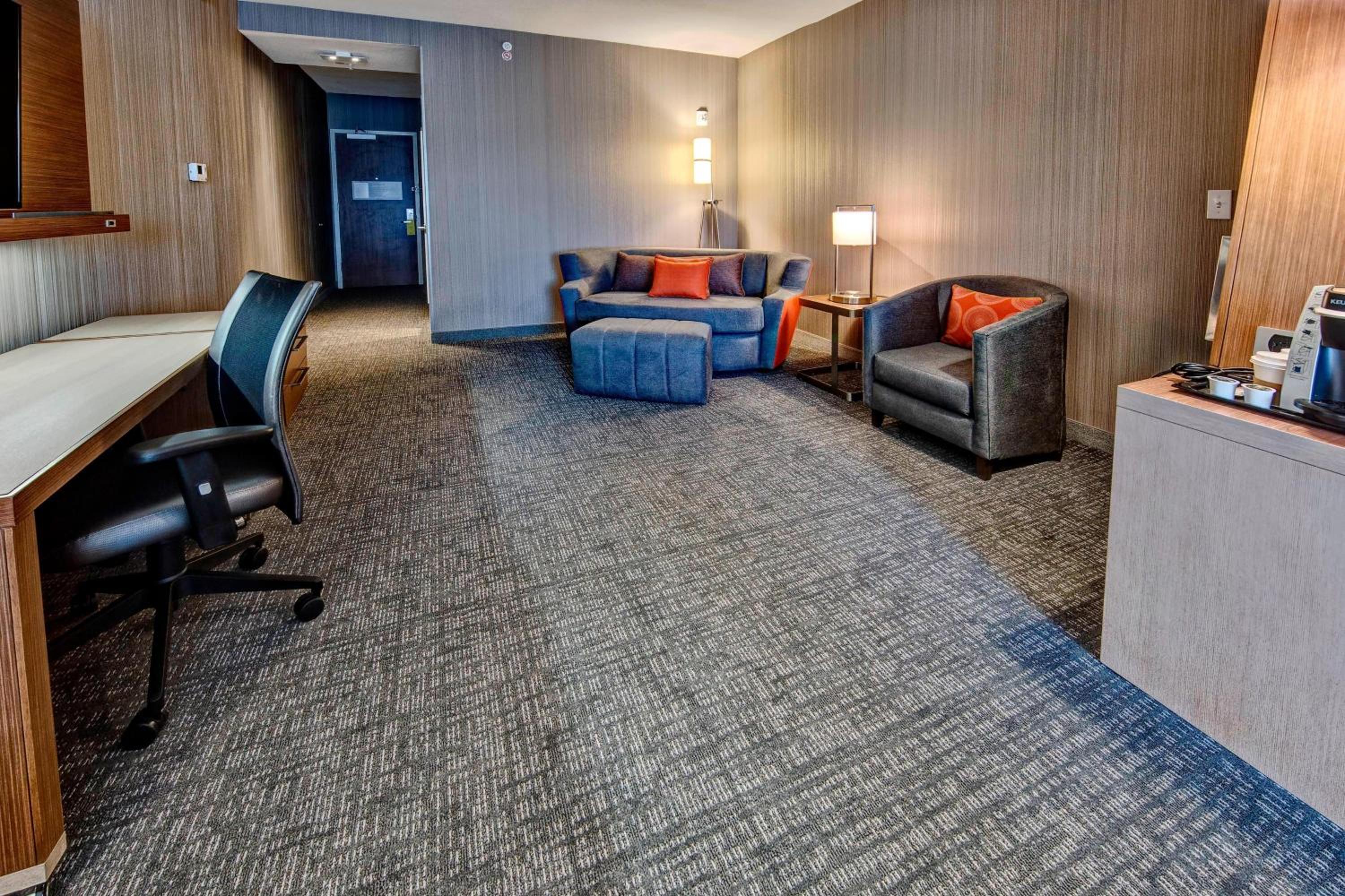 King Suite with Sofa Bed - Hearing Accessible photo 2
