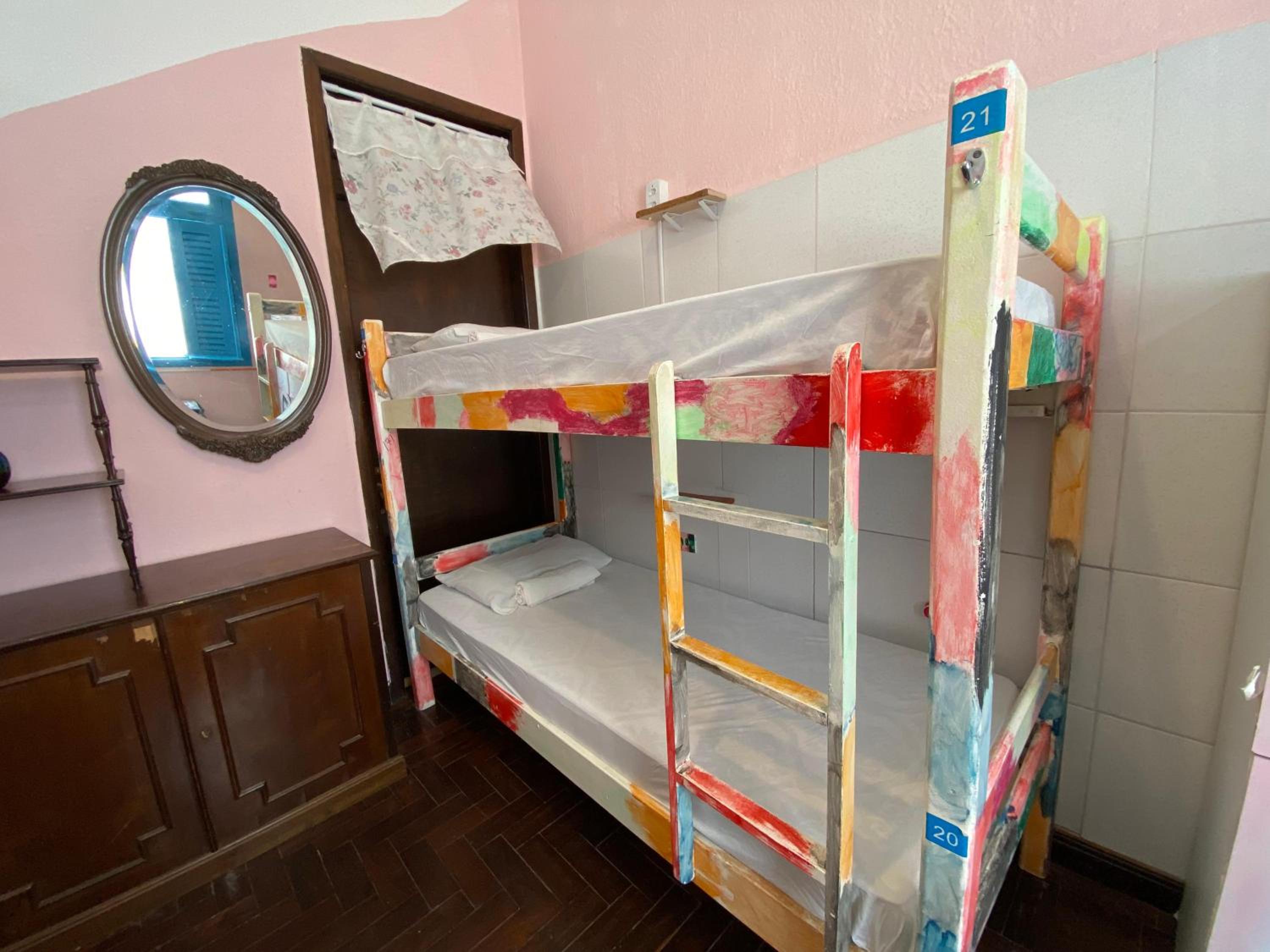 Bed in 4-Bed Mixed Dormitory Room photo 2