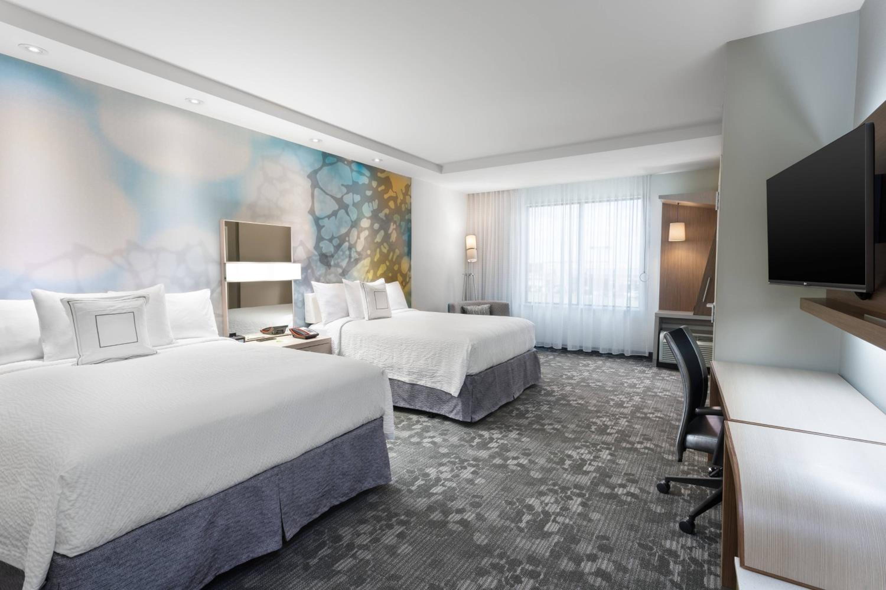 Queen Room with Two Queen Beds - Hearing Accessible