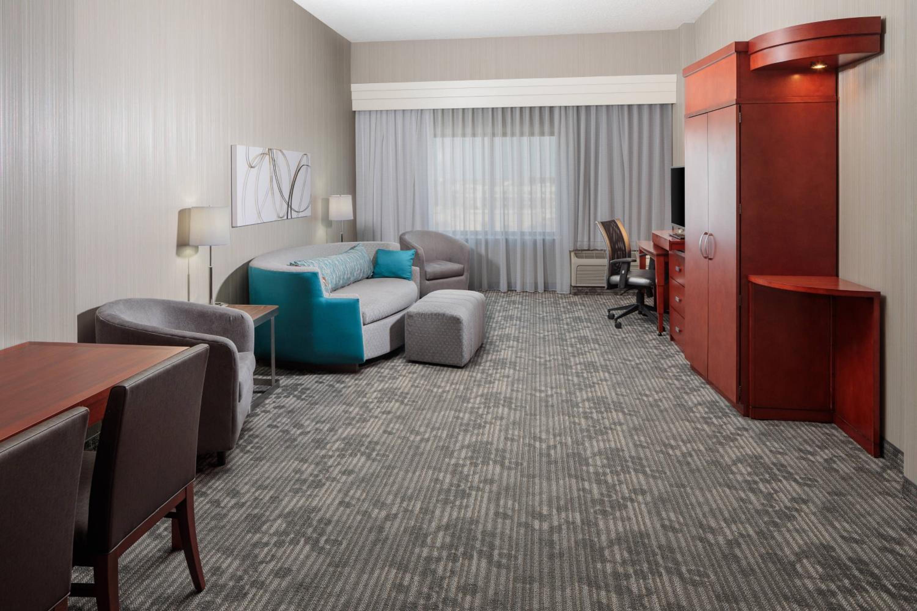 One-Bedroom King Suite - Photo 2