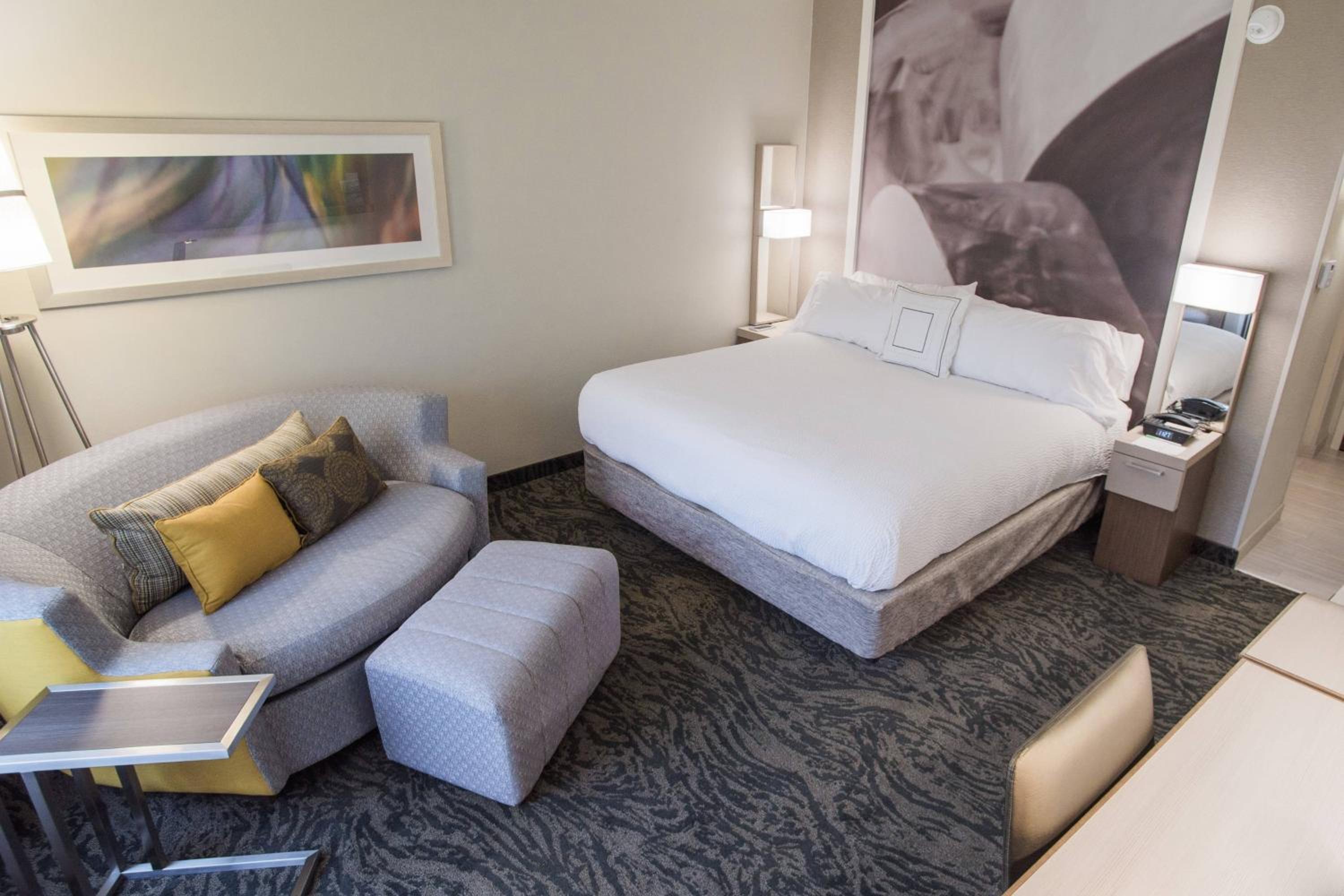 King Room with Sofa Bed and Adapted Tub - Mobility Accessible - Photo 1