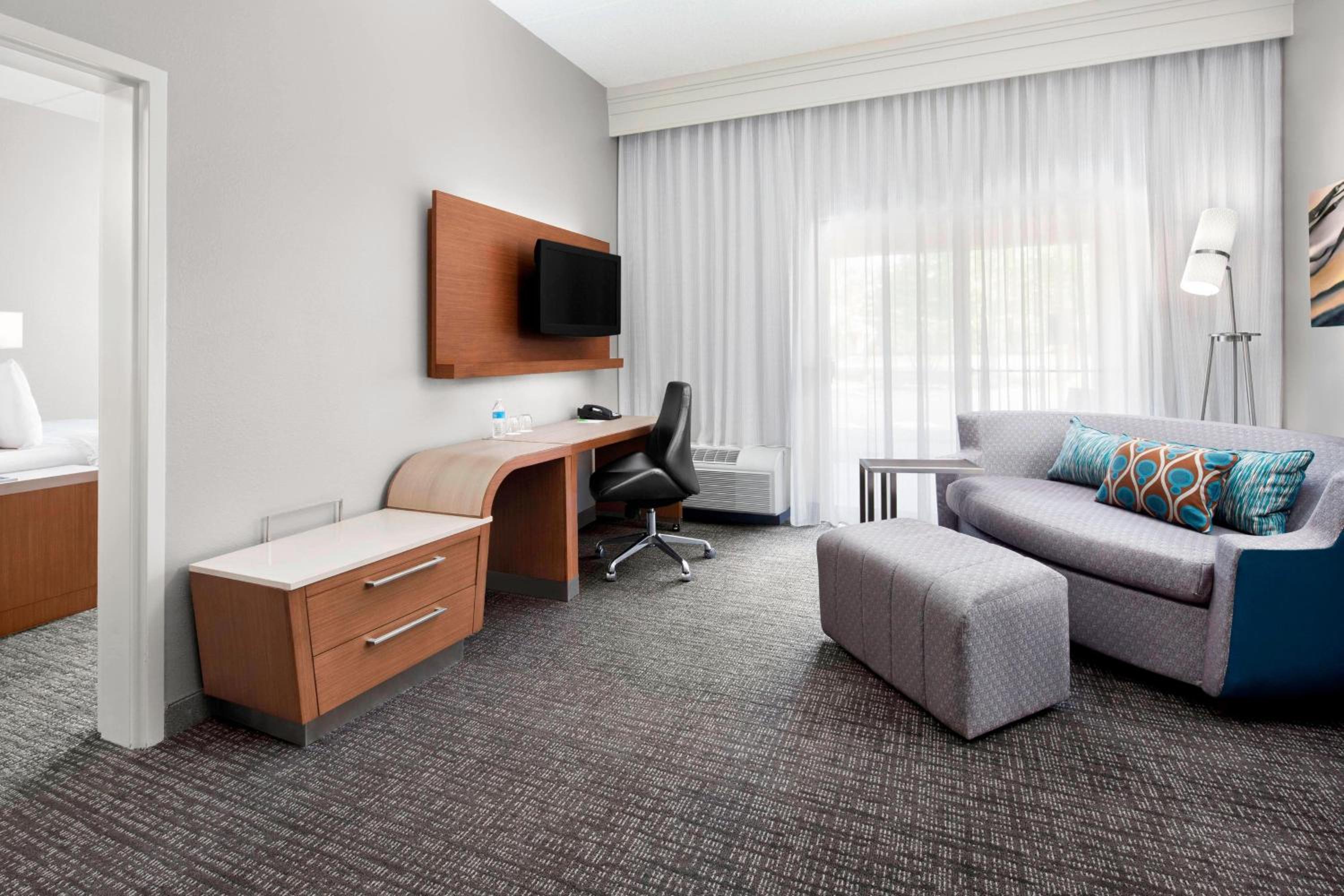 One-Bedroom King Suite - Photo 4