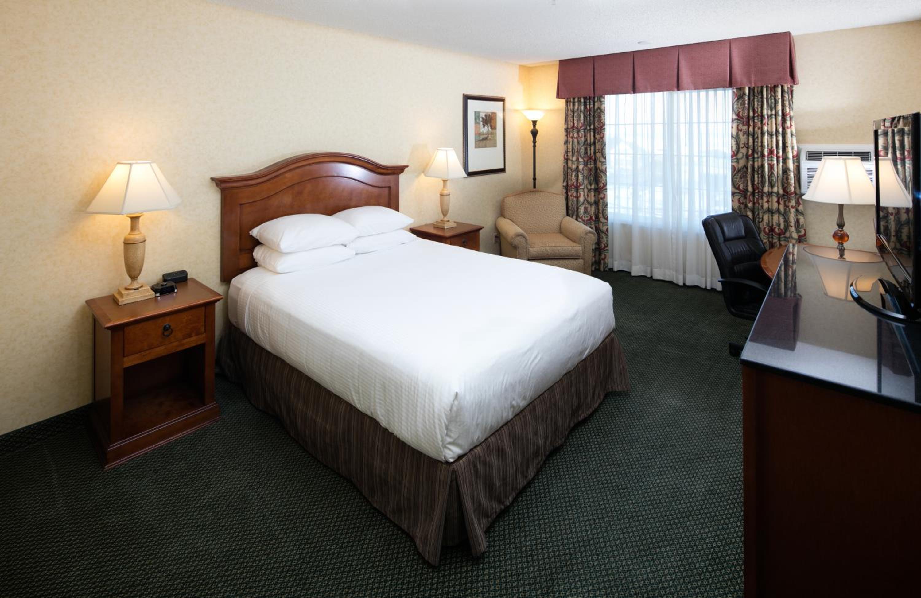 Standard Queen Bed - Photo 1