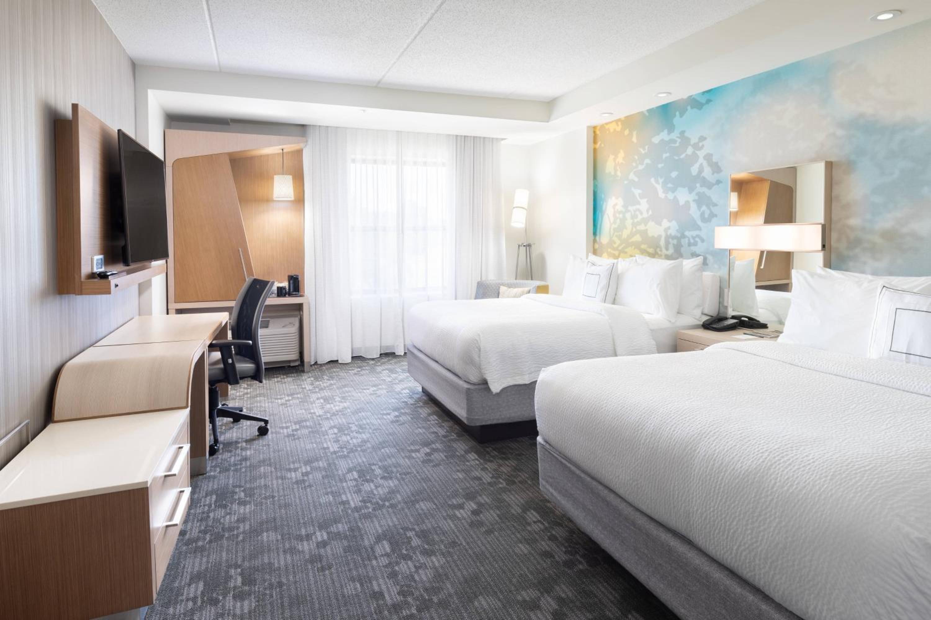 Queen Room with Two Queen Beds - Hearing Accessible photo 2