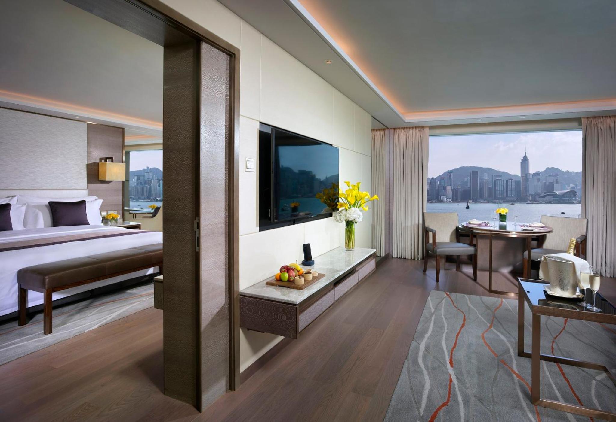 King Suite with Victoria Harbor View
