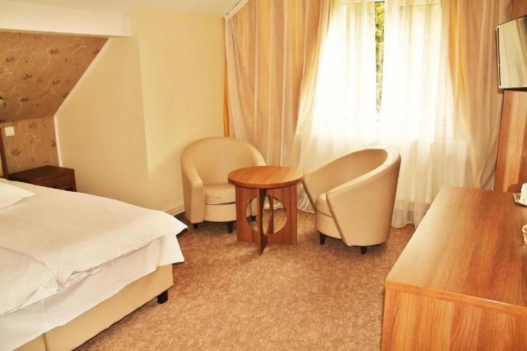 Economy Double Room photo 2
