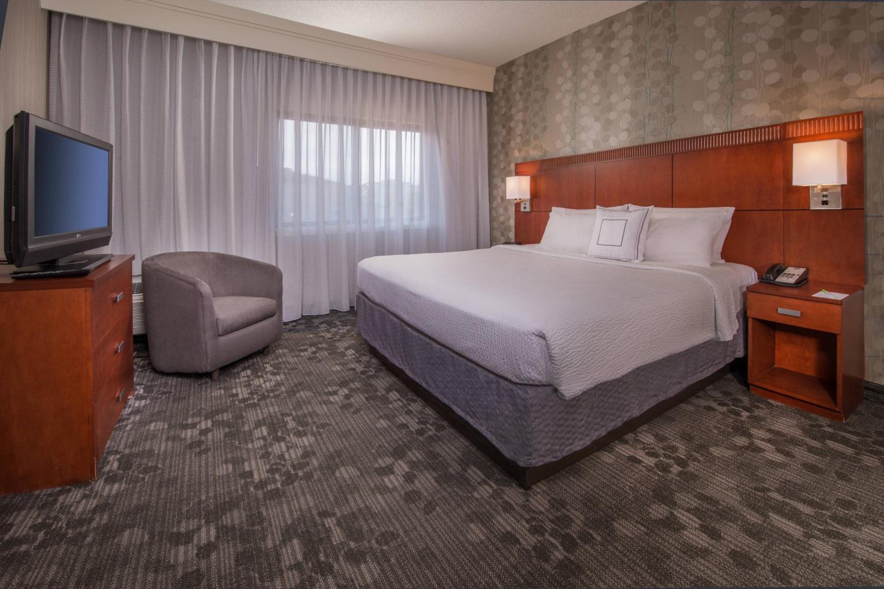 King Suite with Sofa Bed - Photo 3