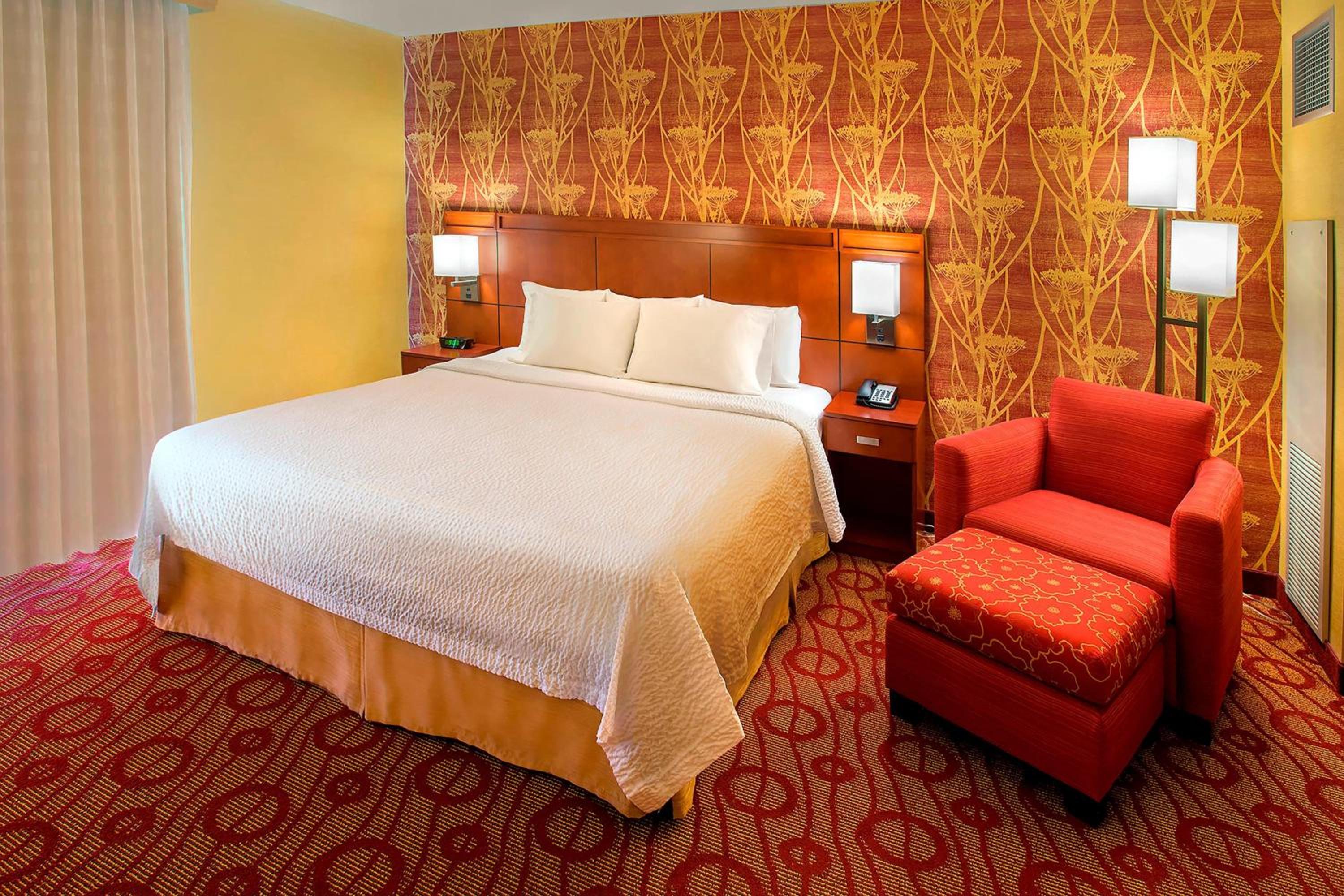 Guest Room, 1 King - Photo 1