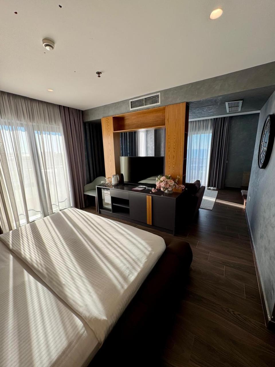 Suite with Hot Tub