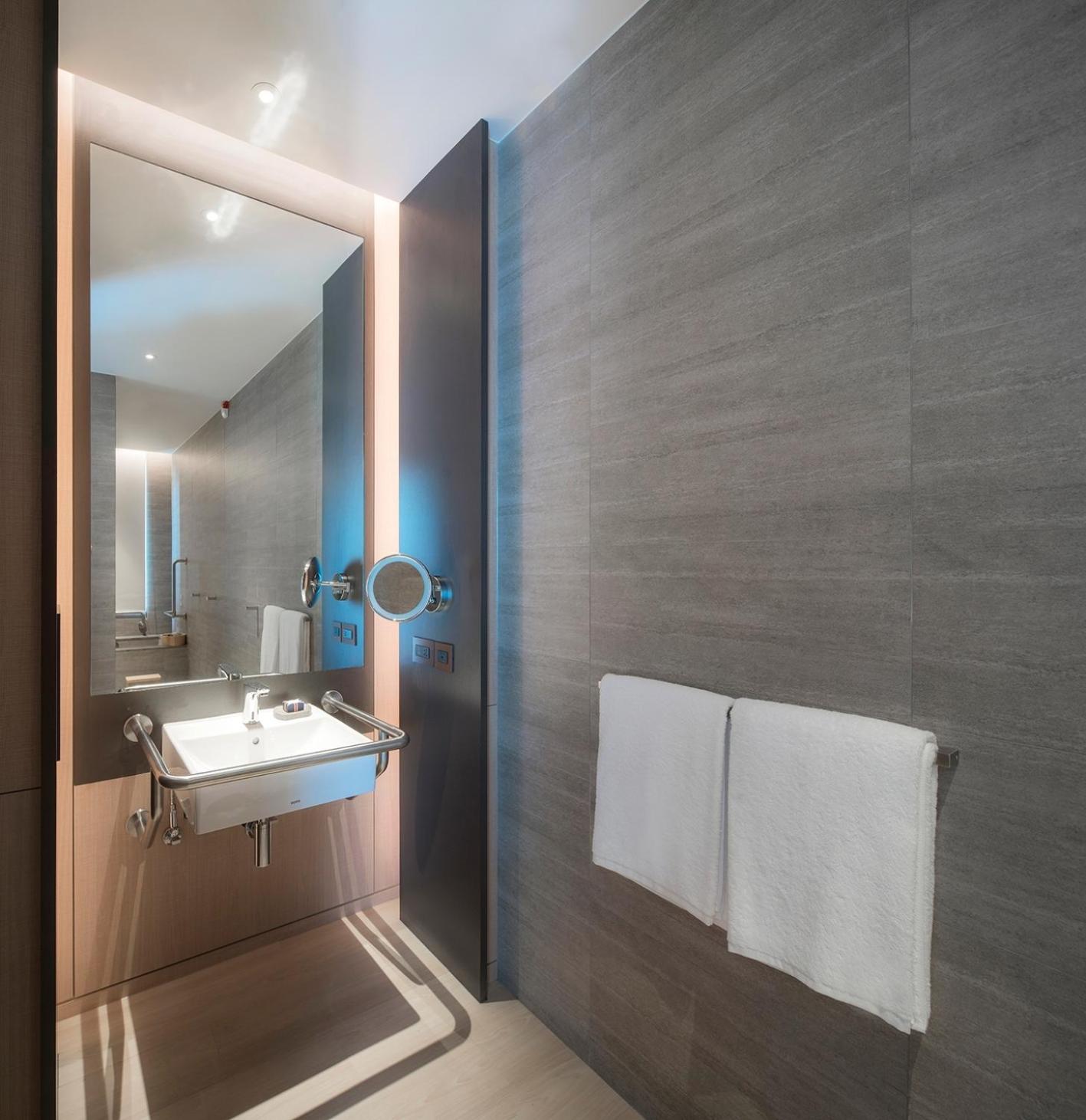 Double Room - Disability Access photo 2