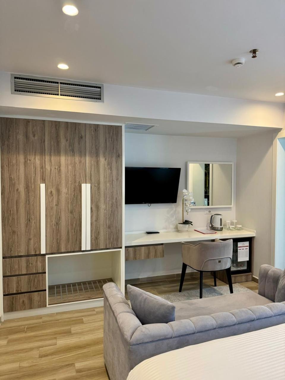 Deluxe Double or Twin Room with Pool View
