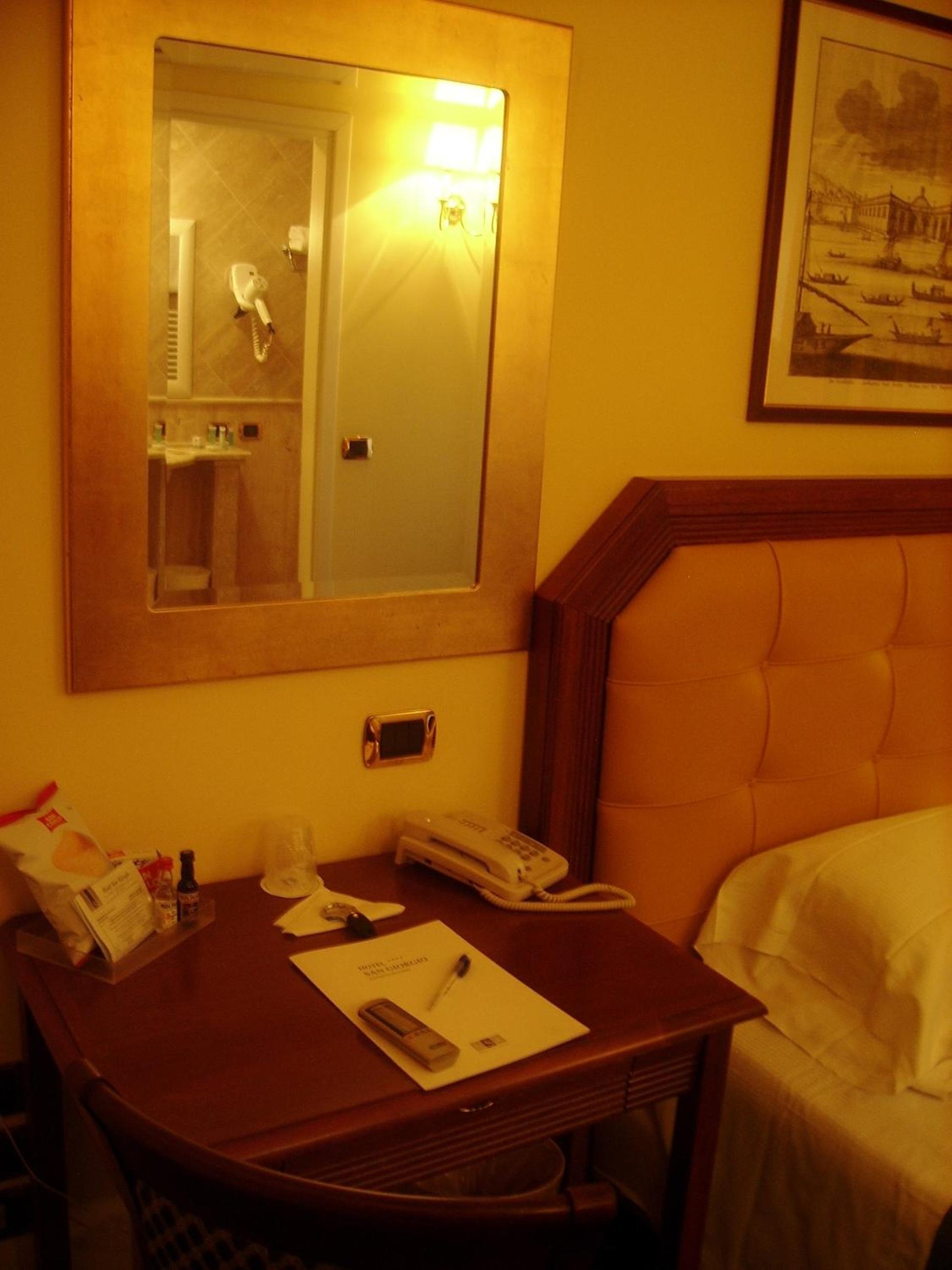 Single Room photo 3