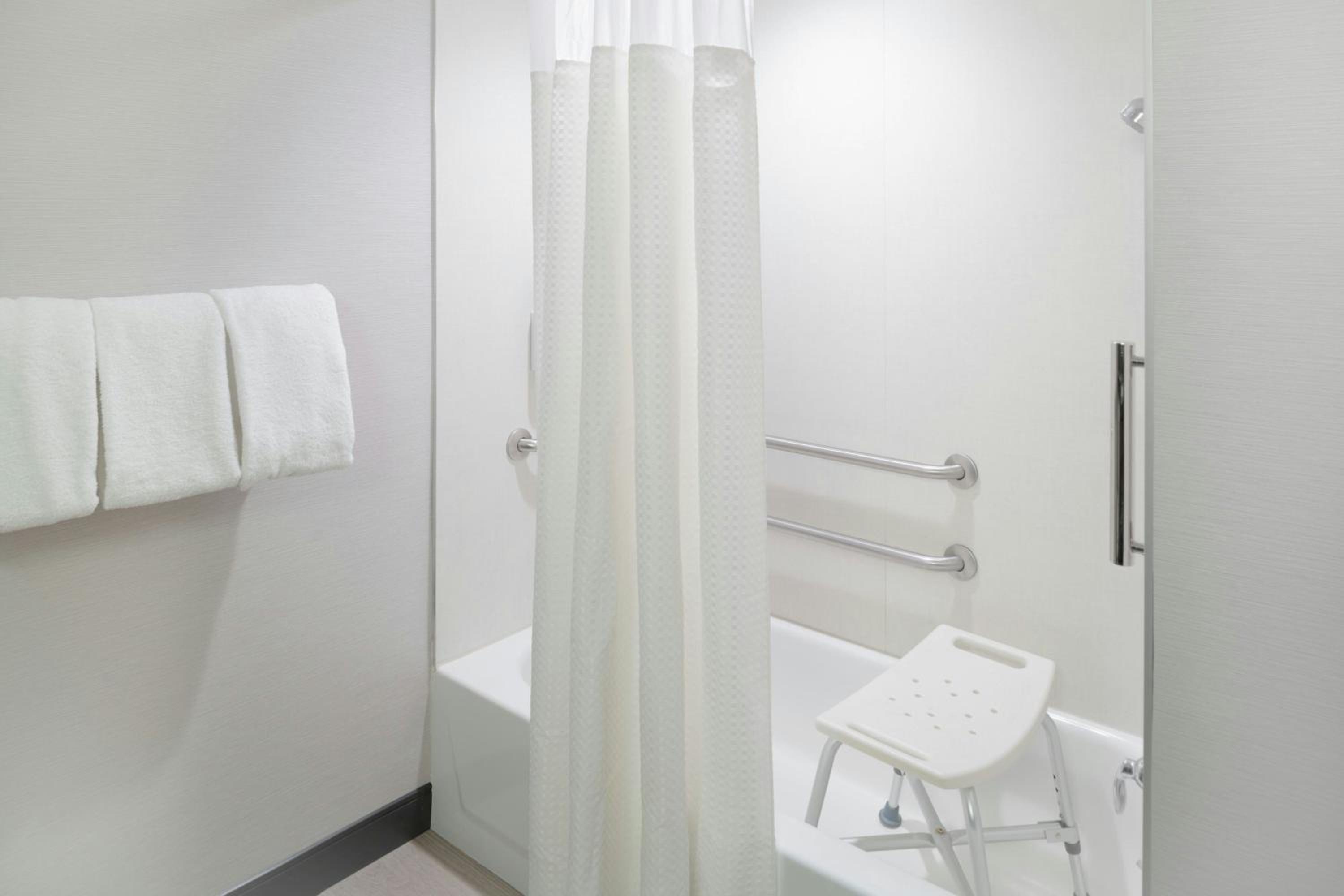 King Room with Sofa Bed - Hearing Accessible - Photo 10