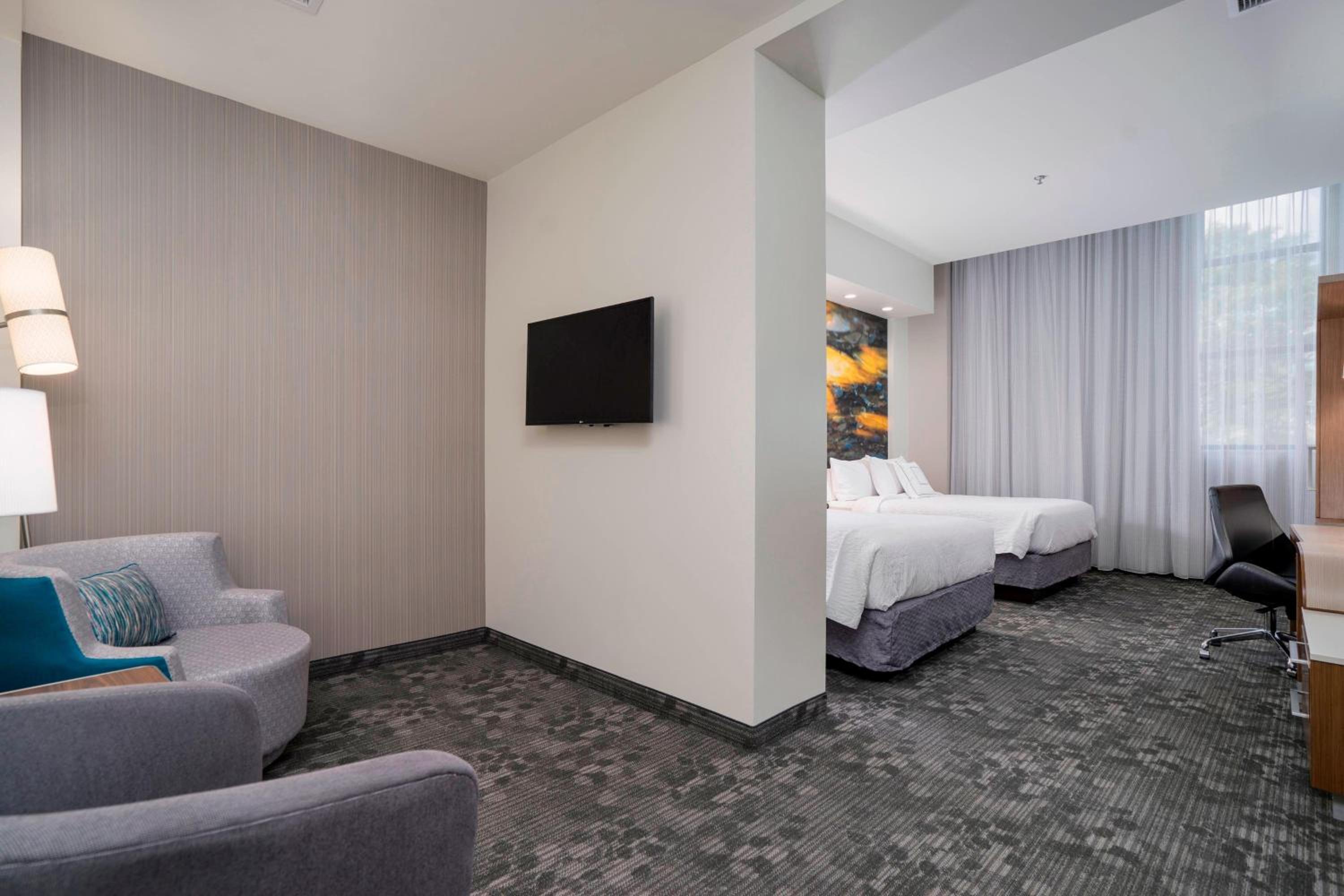 Queen Room with Two Queen Beds - Hearing Accessible