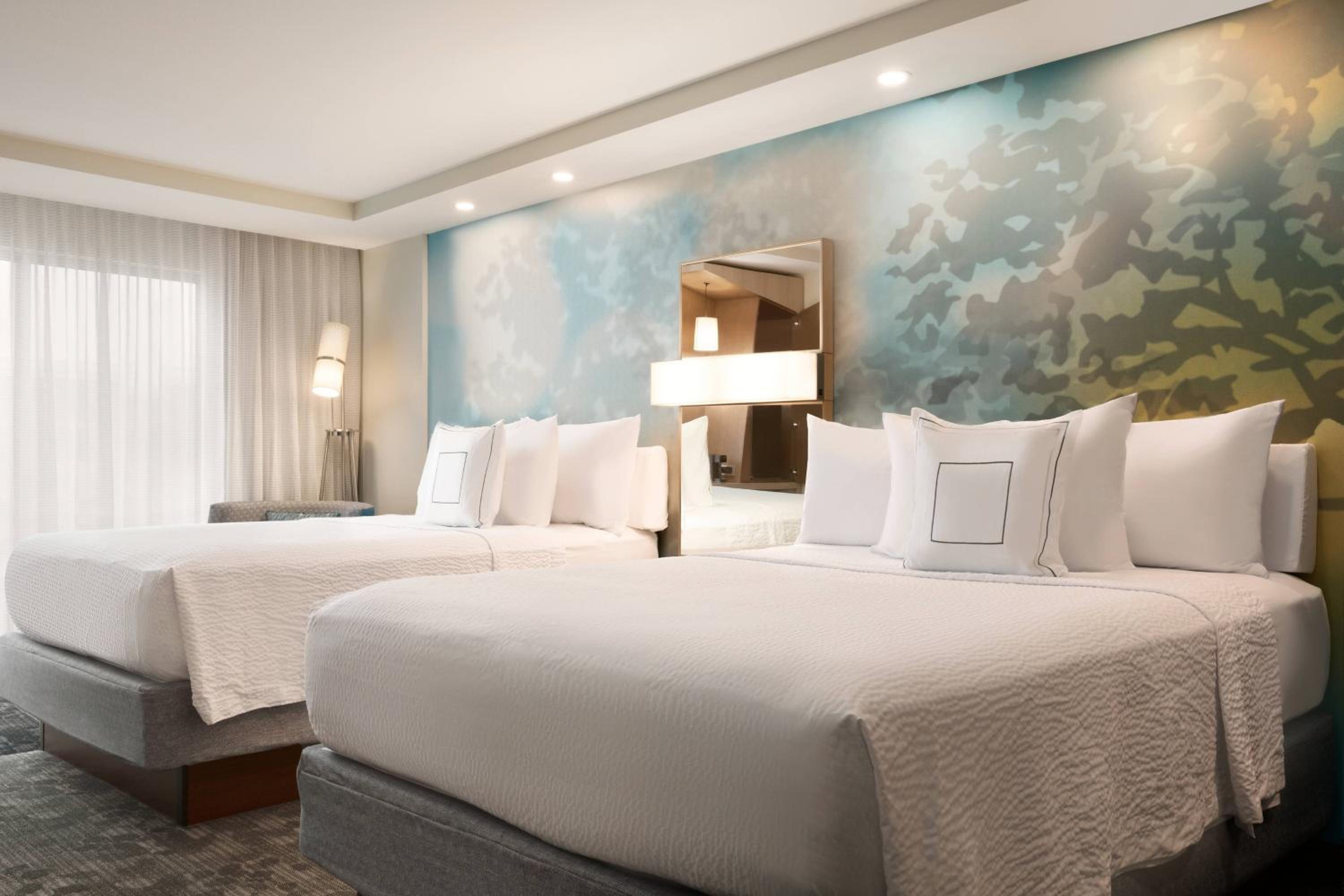 Queen Room with Two Queen Beds and Bathtub - Mobility Access/Hearing Accessible photo 1