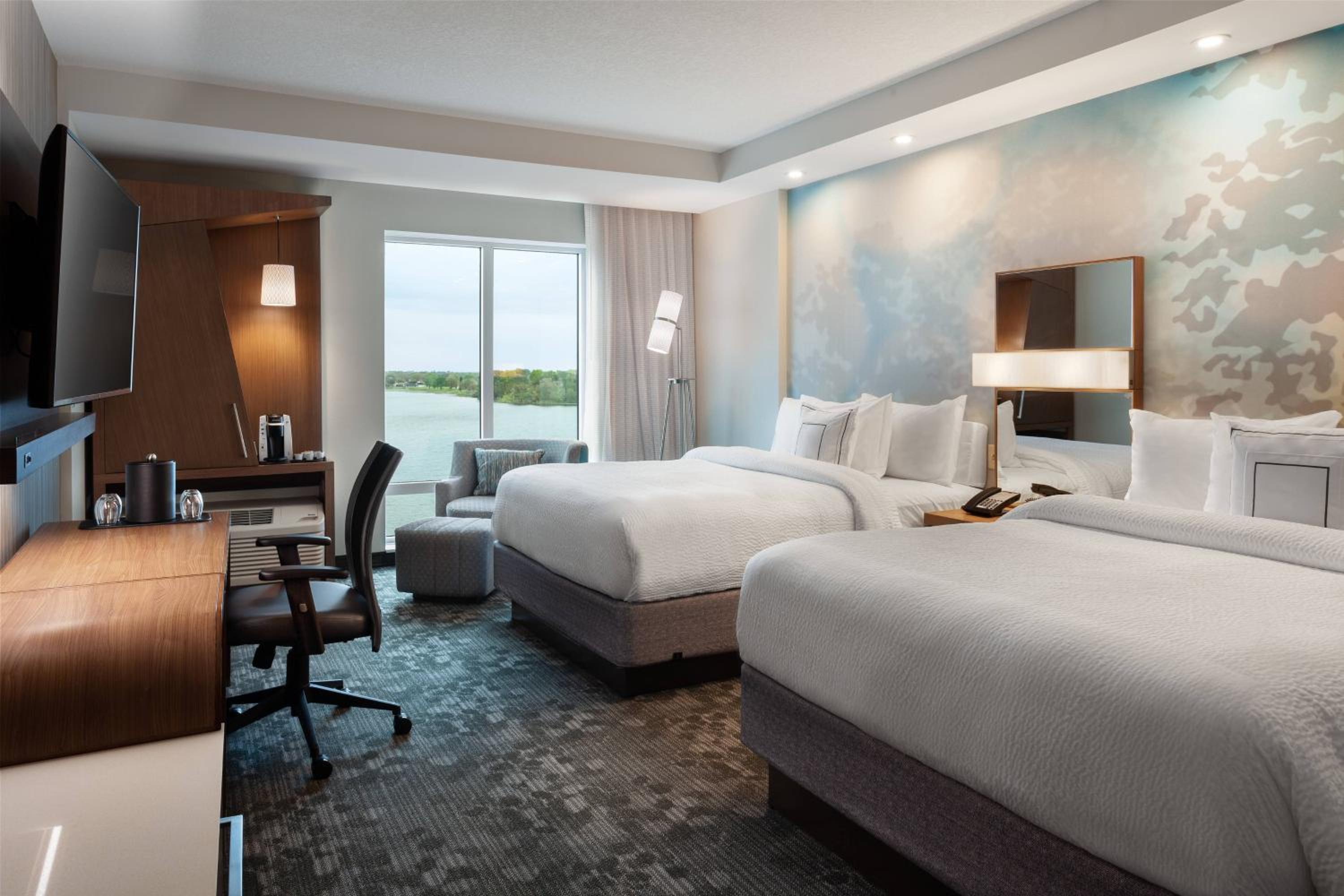 Queen Room with Water View - Mobility Accessible with Roll-in Shower