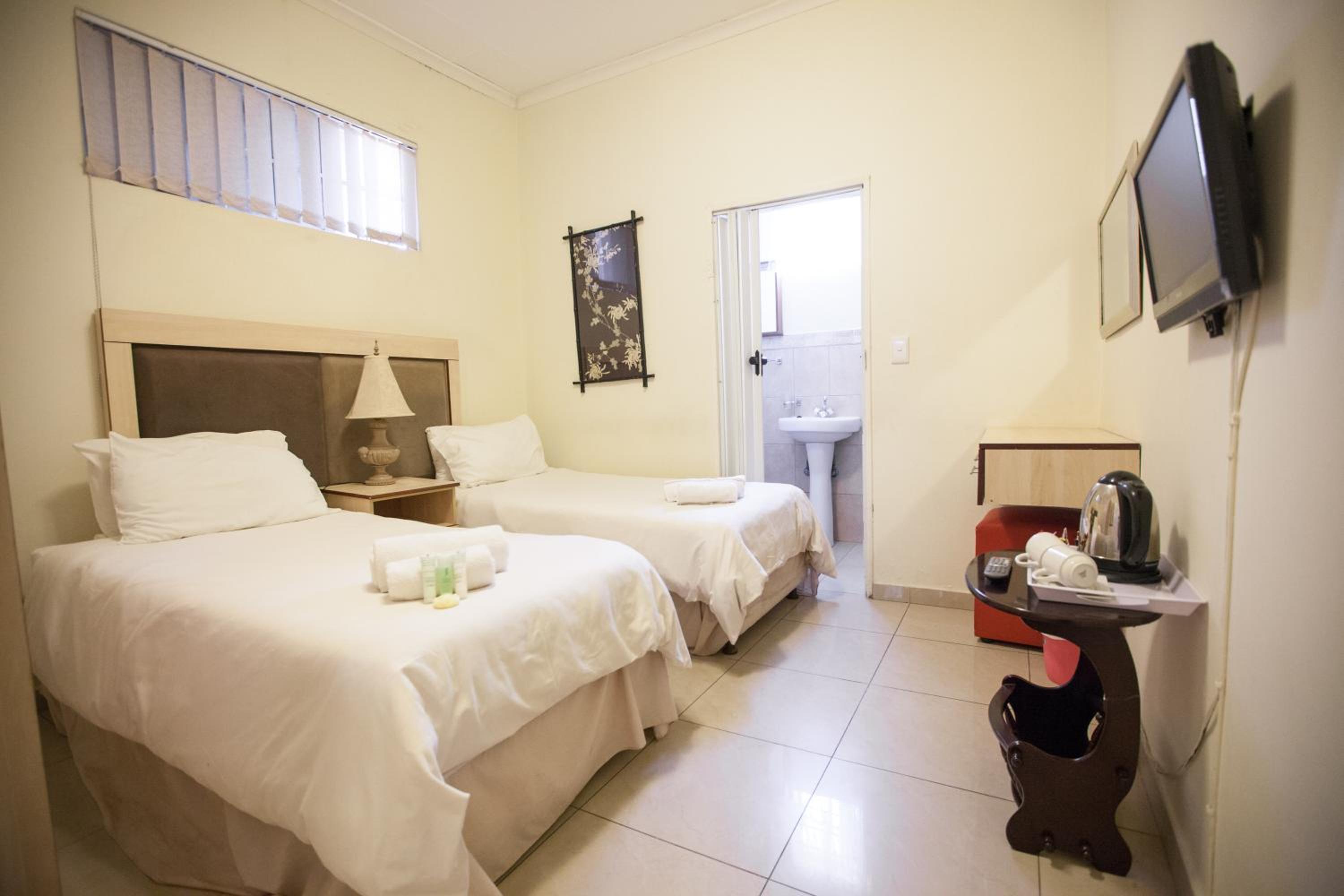 Small Double or Twin Room photo 3