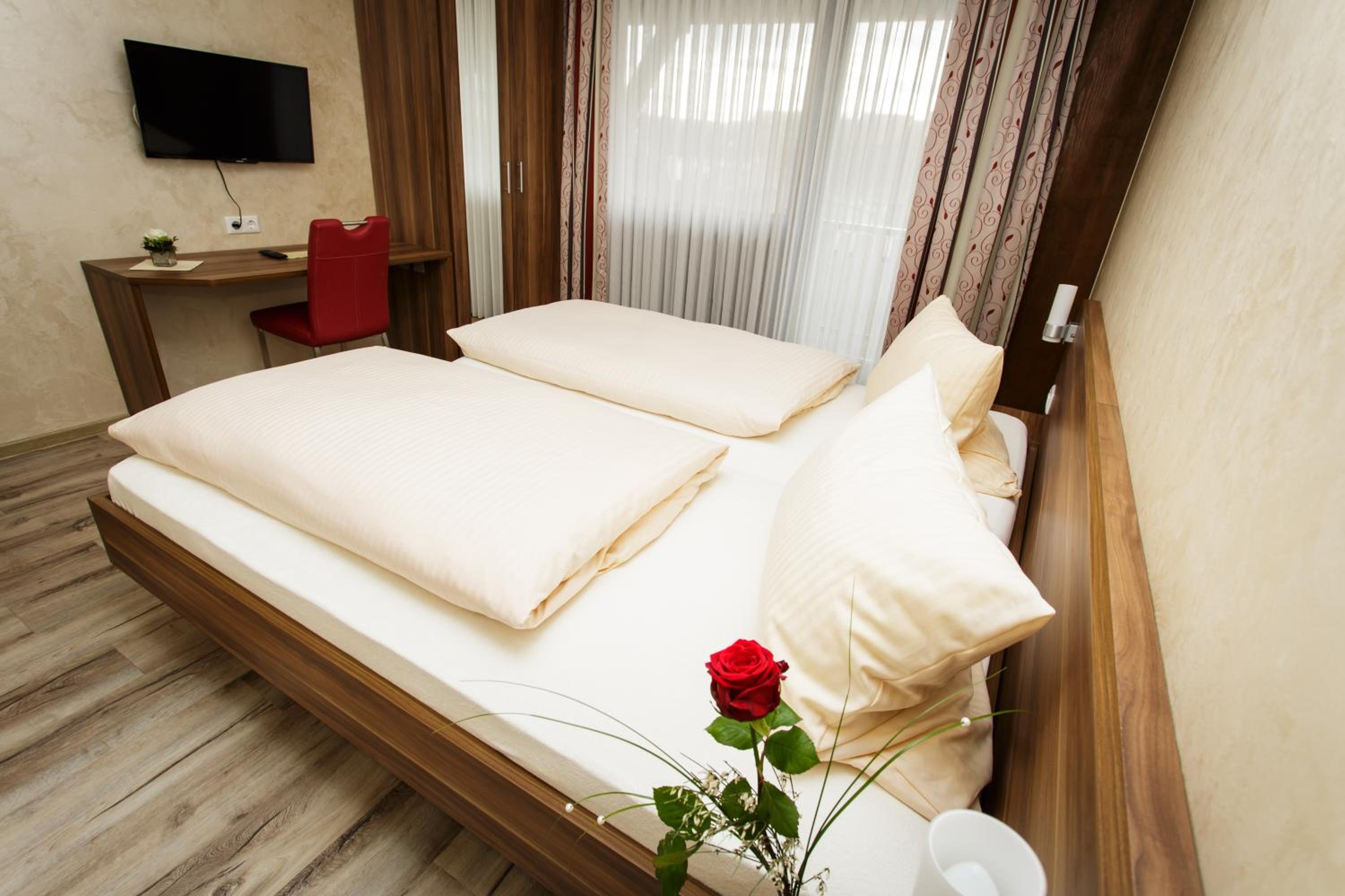 Double or Twin Room photo 3