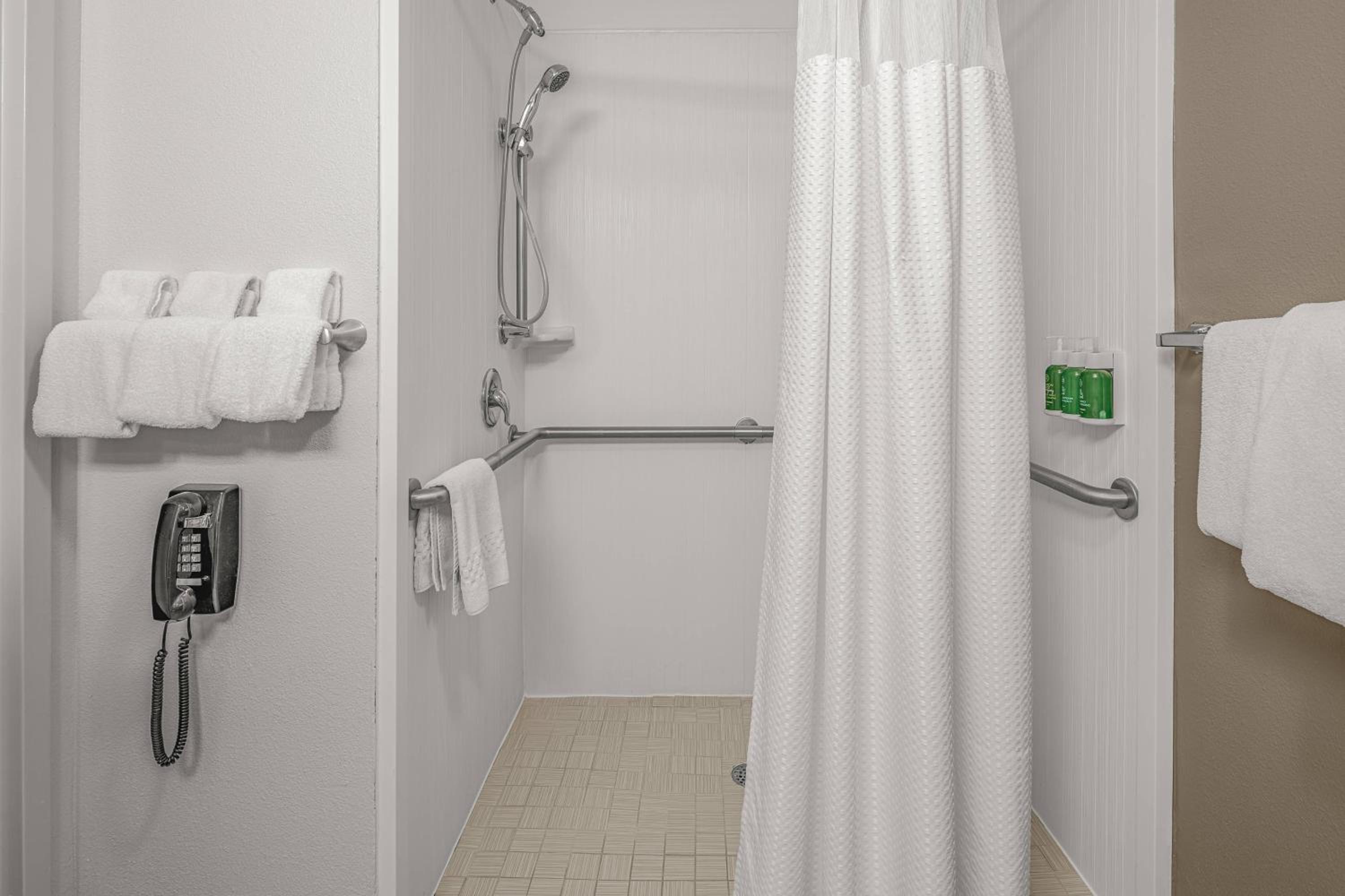Queen Room with Roll-In Shower - Mobility Access/Hearing Accessible photo 2