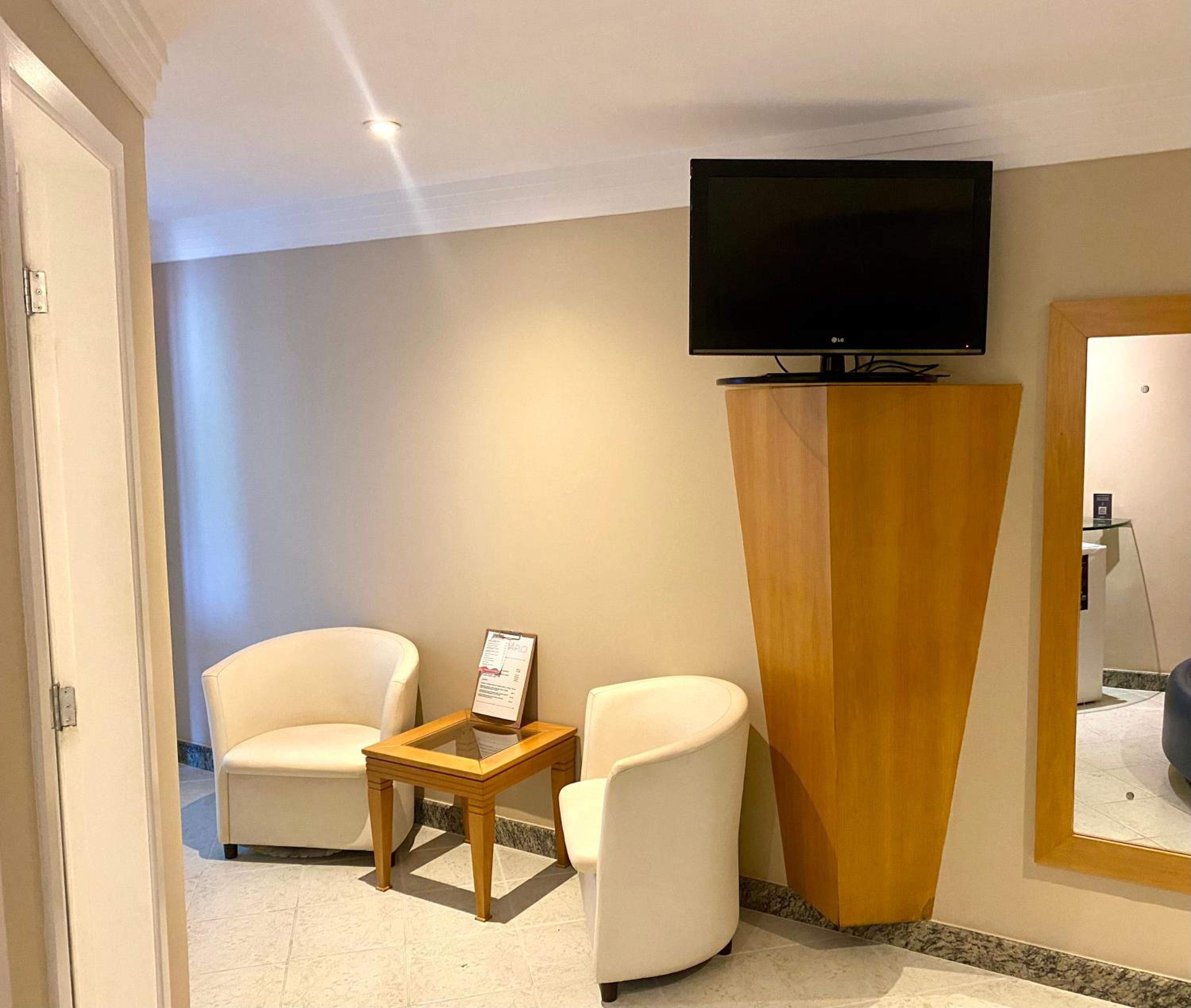 Executive Suite - Photo 5