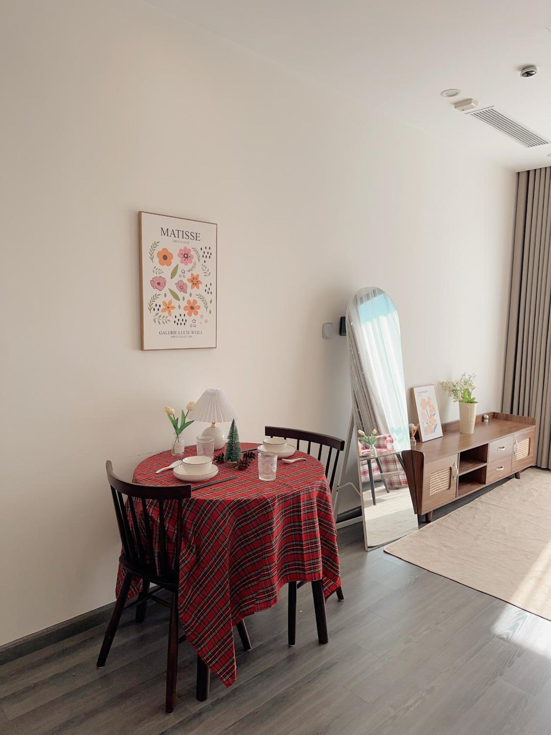 One-Bedroom Apartment with Balcony