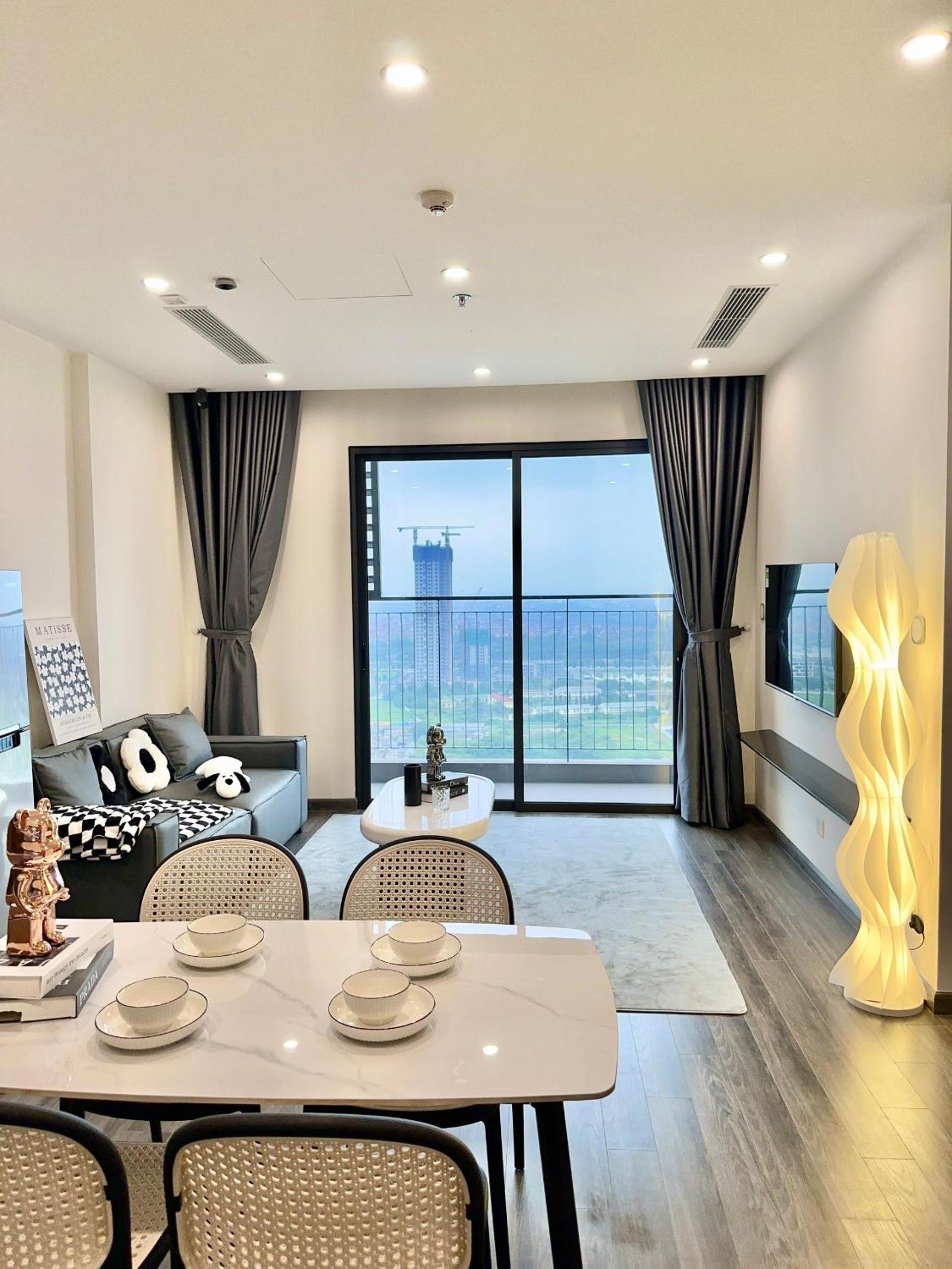 One-Bedroom Apartment with Balcony