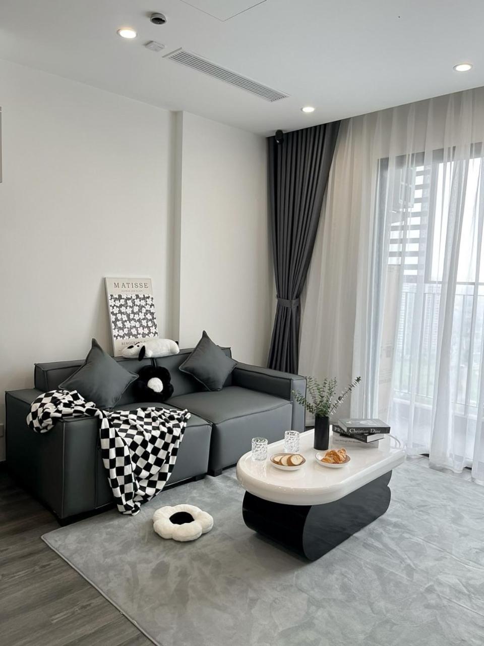 One-Bedroom Apartment with Balcony photo 3
