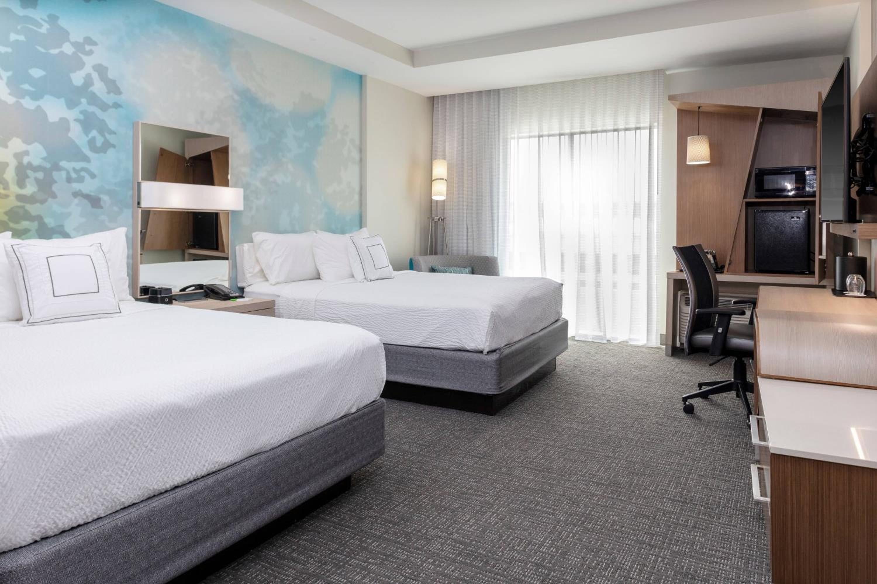 Queen Room with Two Queen Beds - Hearing Accessible photo 2