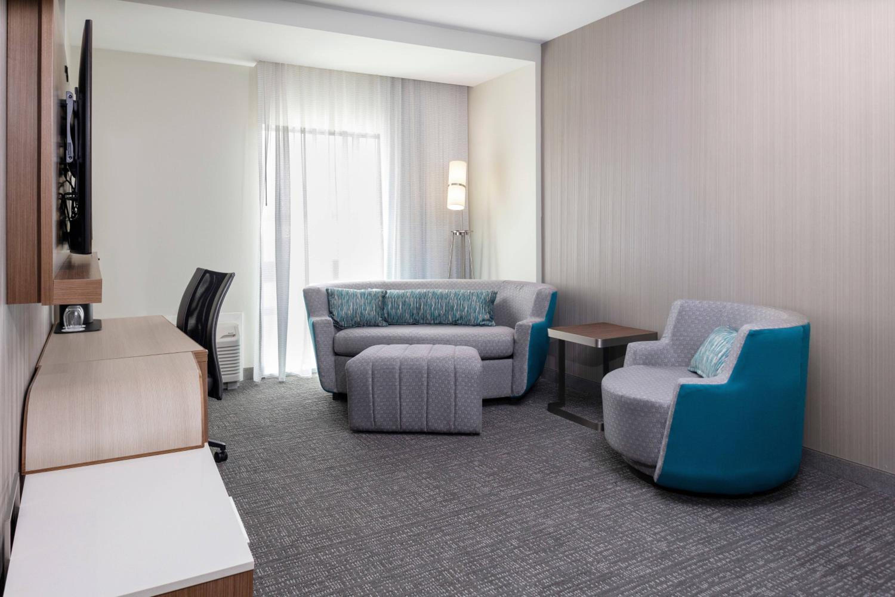 King Suite with Sofa Bed - Hearing Accessible photo 2