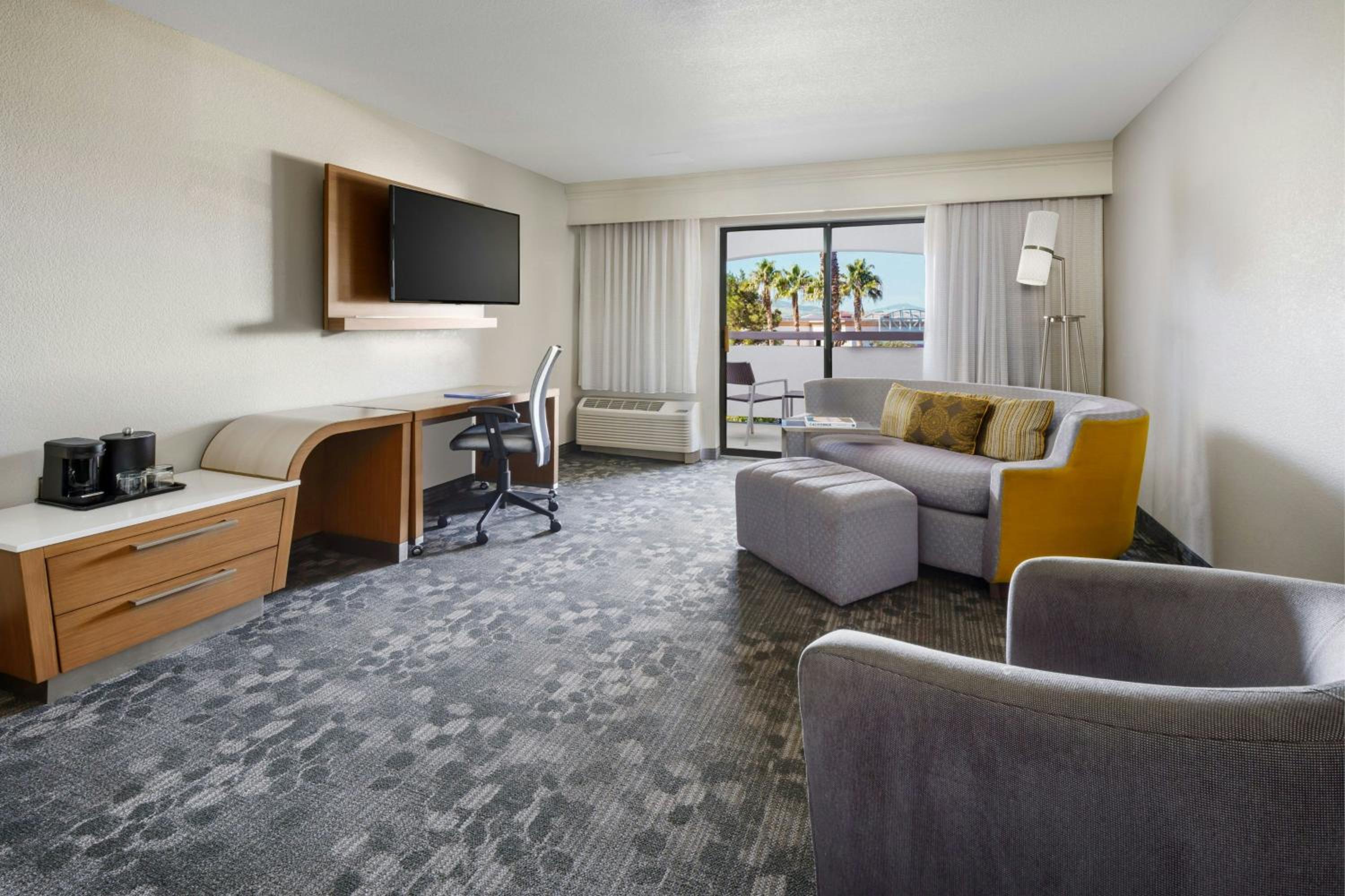 One-Bedroom King Suite with Sofa Bed - Hearing Accessible - Photo 7