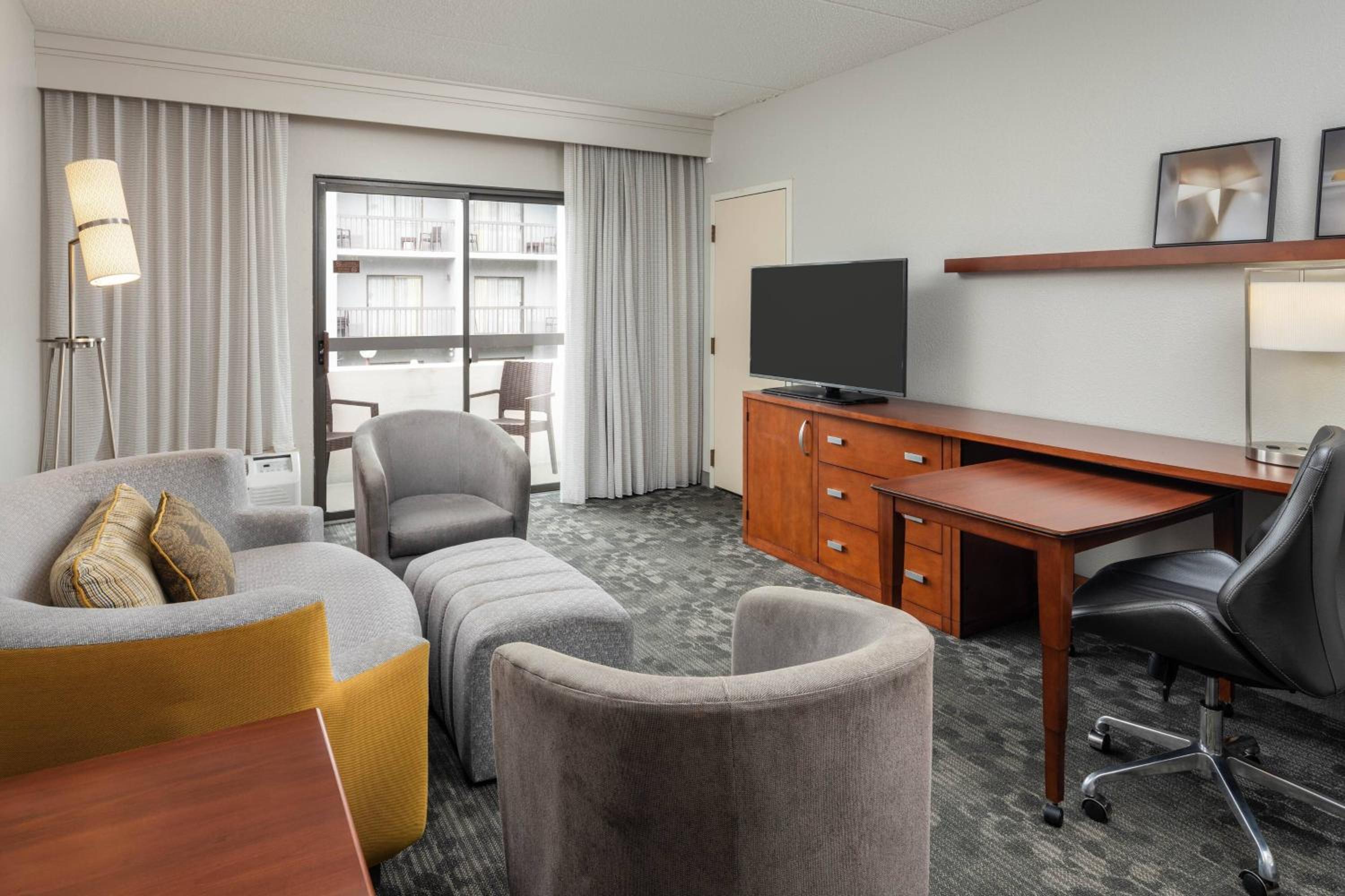 One-Bedroom King Suite with Sofa Bed - Photo 8