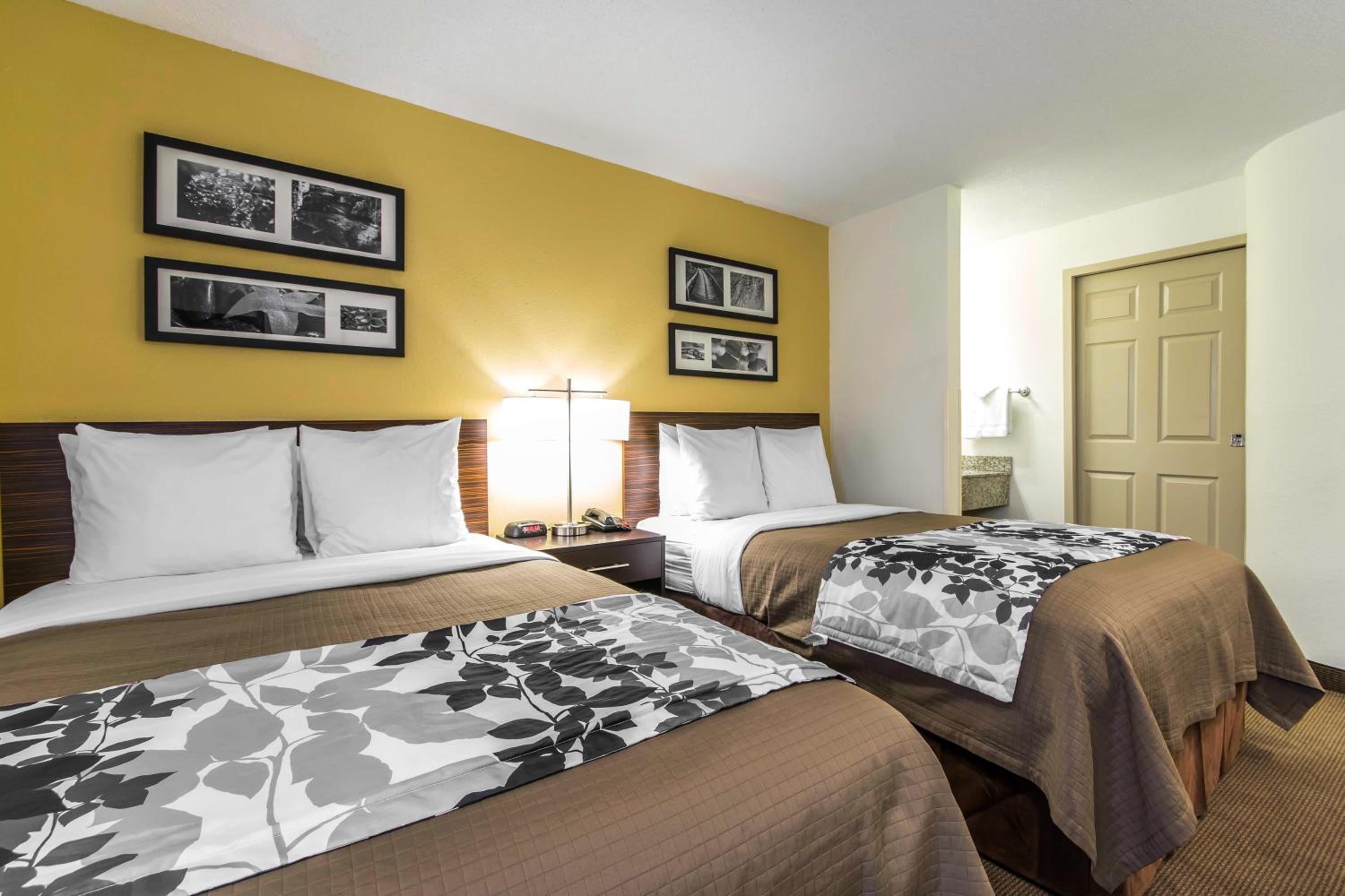Double Room with Two Double Beds - Non-Smoking - Photo 1