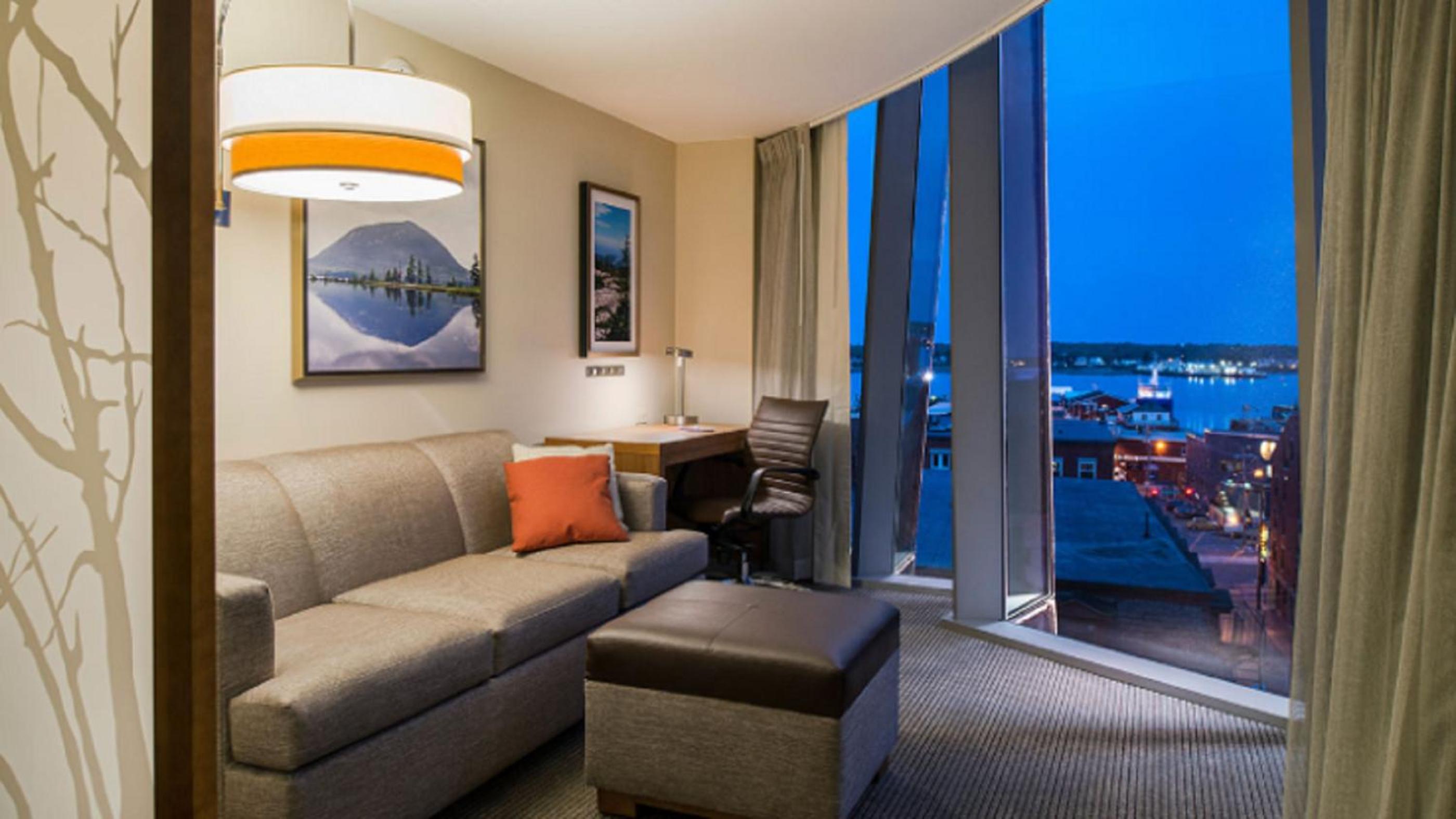 Specialty King Room with Street View