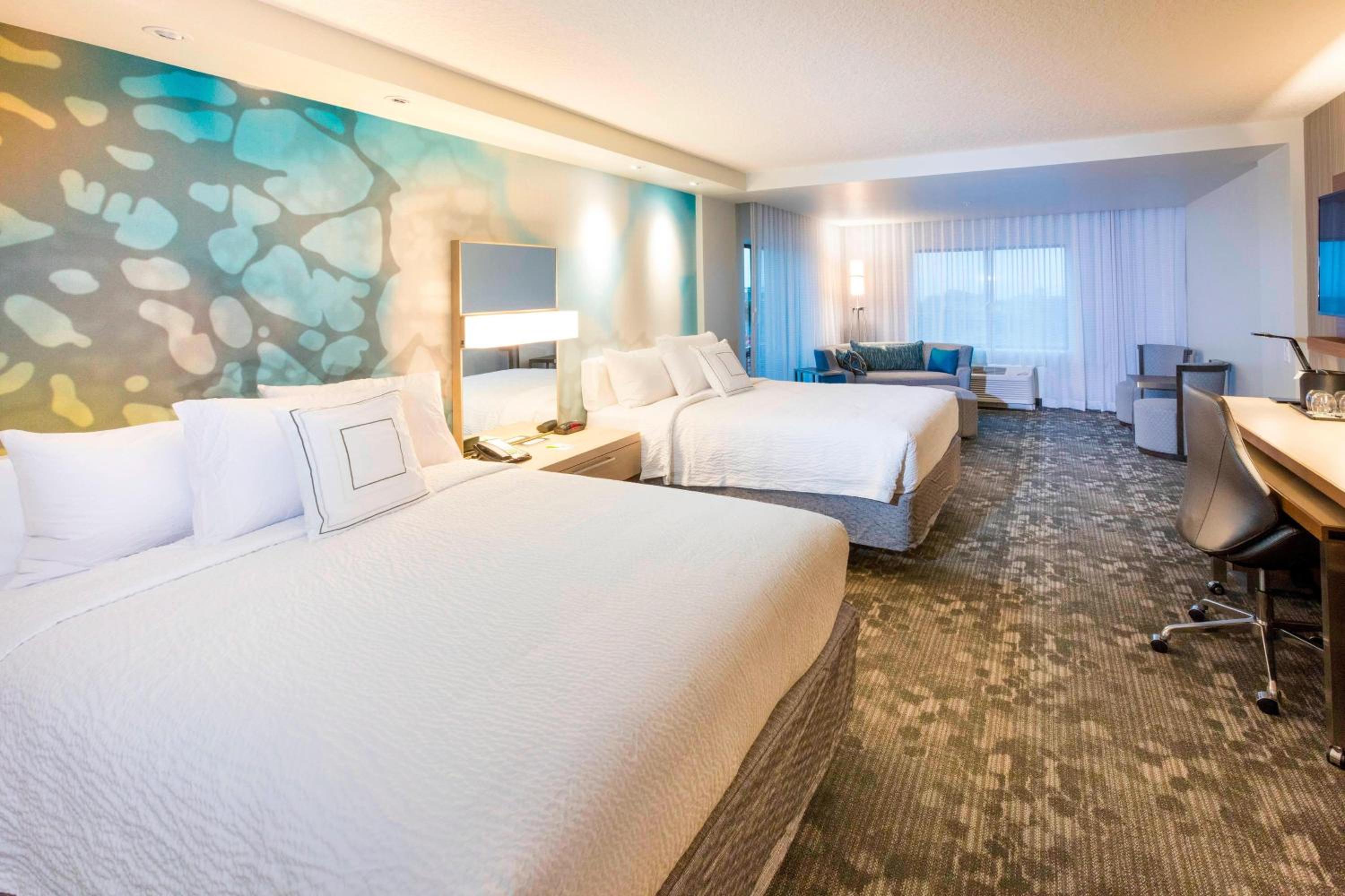 Executive Suite, 2 Queen, Street view (Mobility Accessible w/ Roll-in Shower)