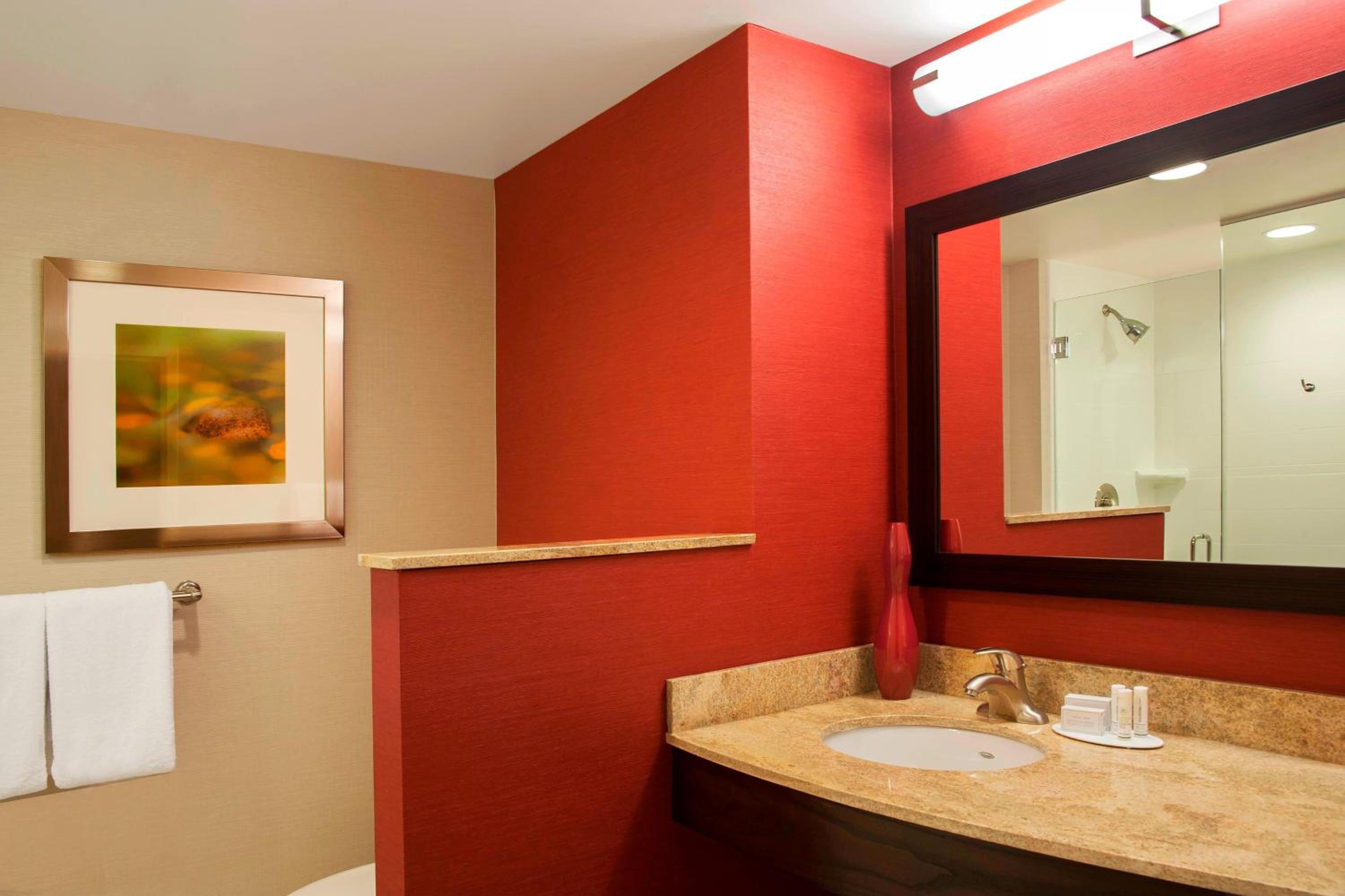 King Suite - Hearing Accessible photo 2