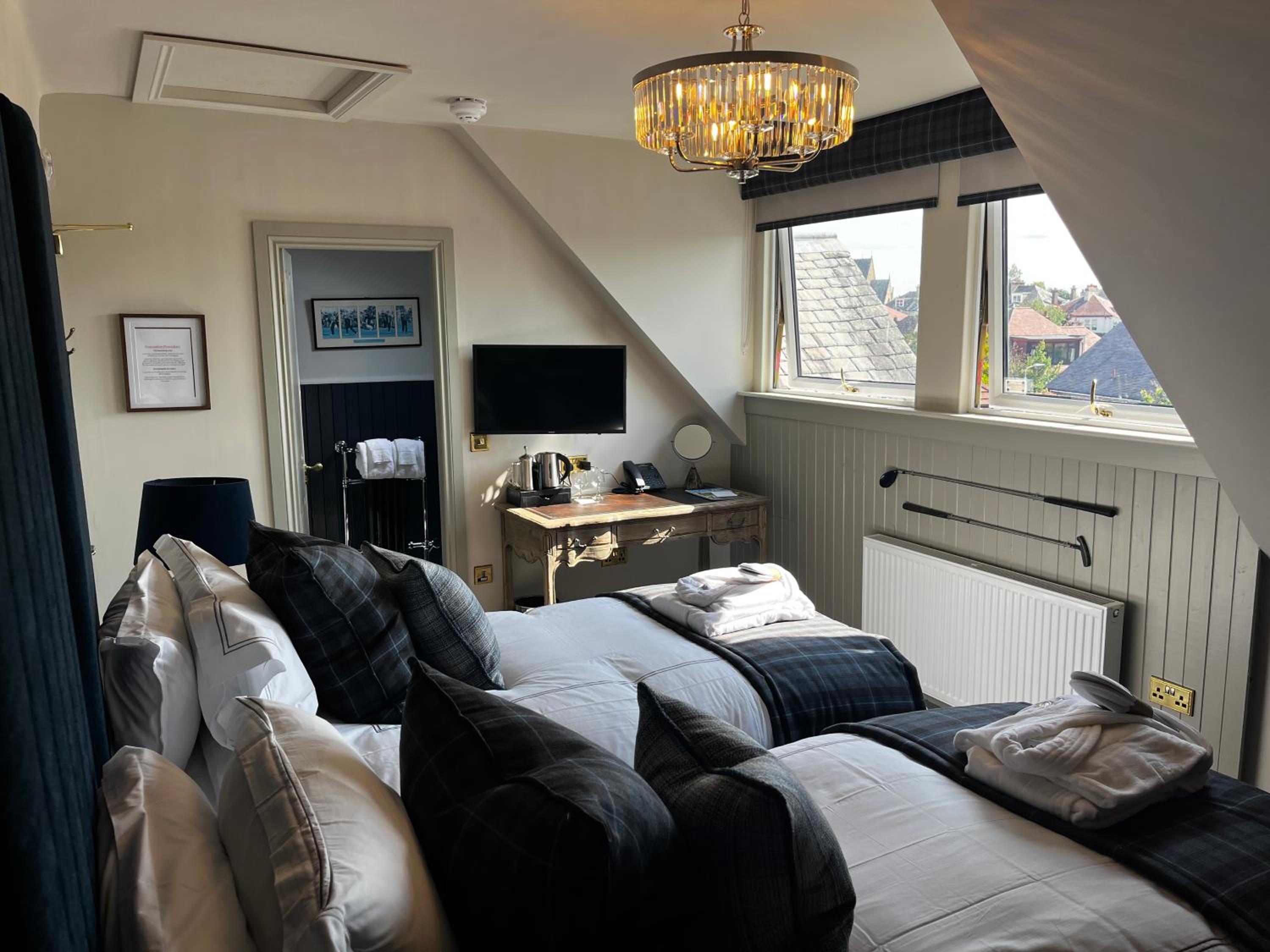 Superior King Room photo 2