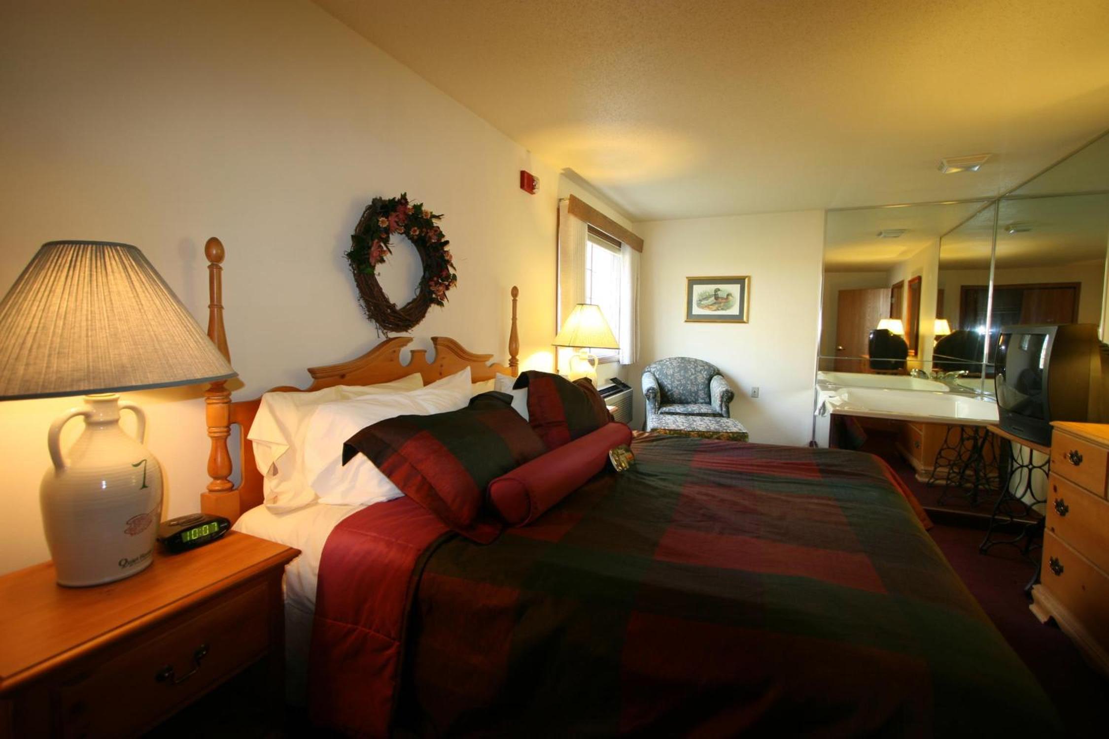 King Suite with Sofa Bed and Whirlpool - Nonsmoking