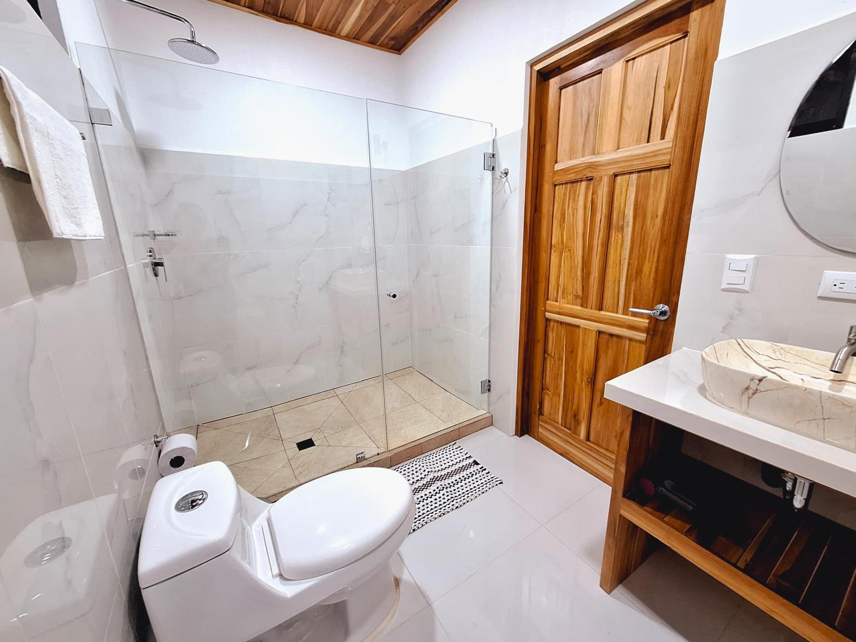 Deluxe Room - Photo 8