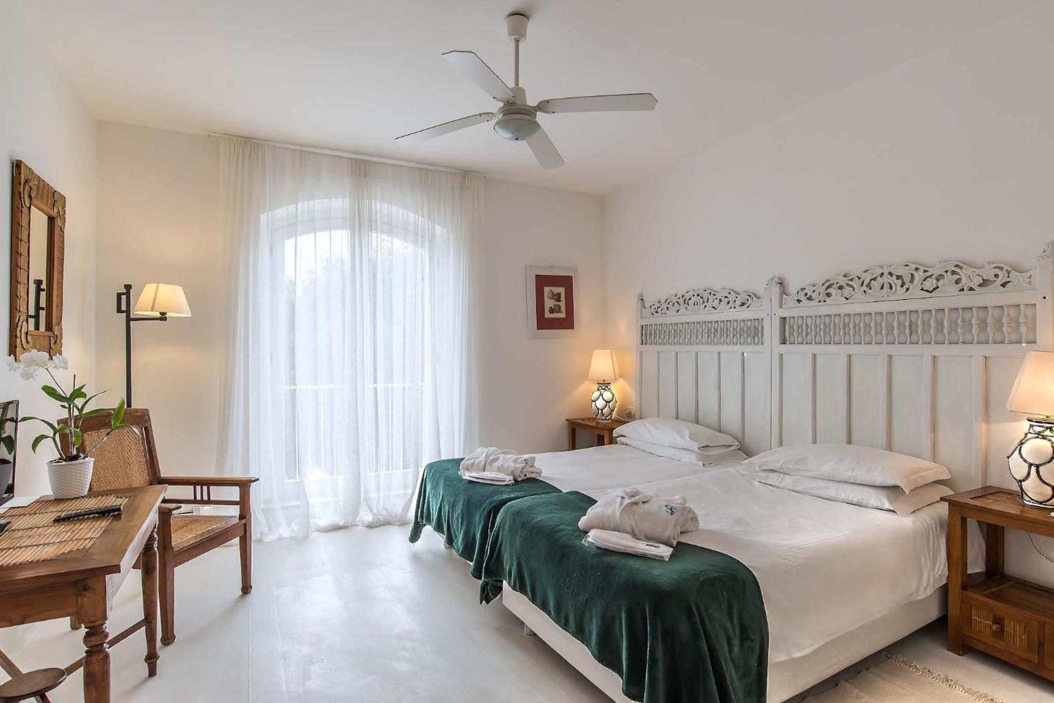 Suite with Lake View - Photo 1
